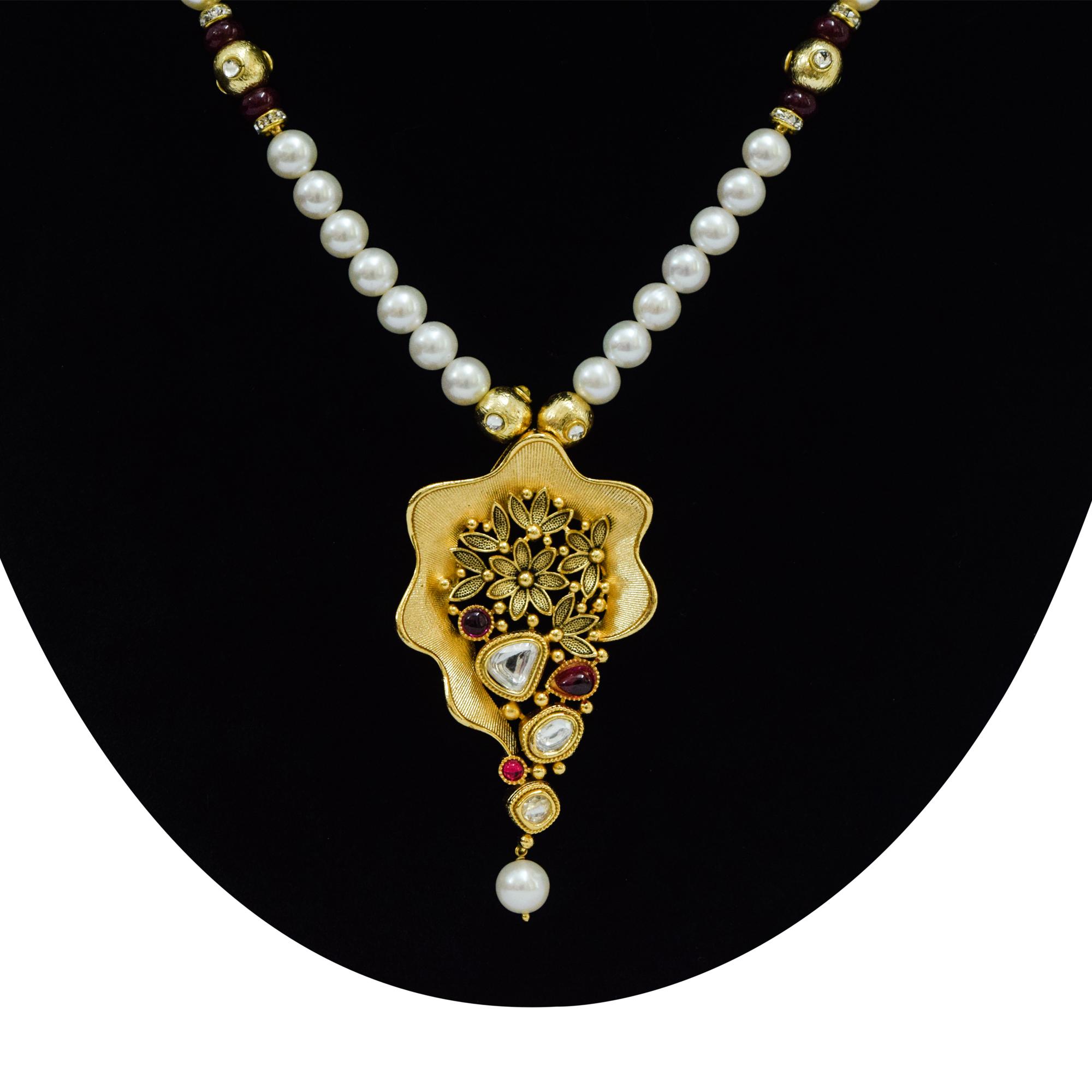 Vintage Collection - Pearl Set in 6.5mm White Round Pearls - close up