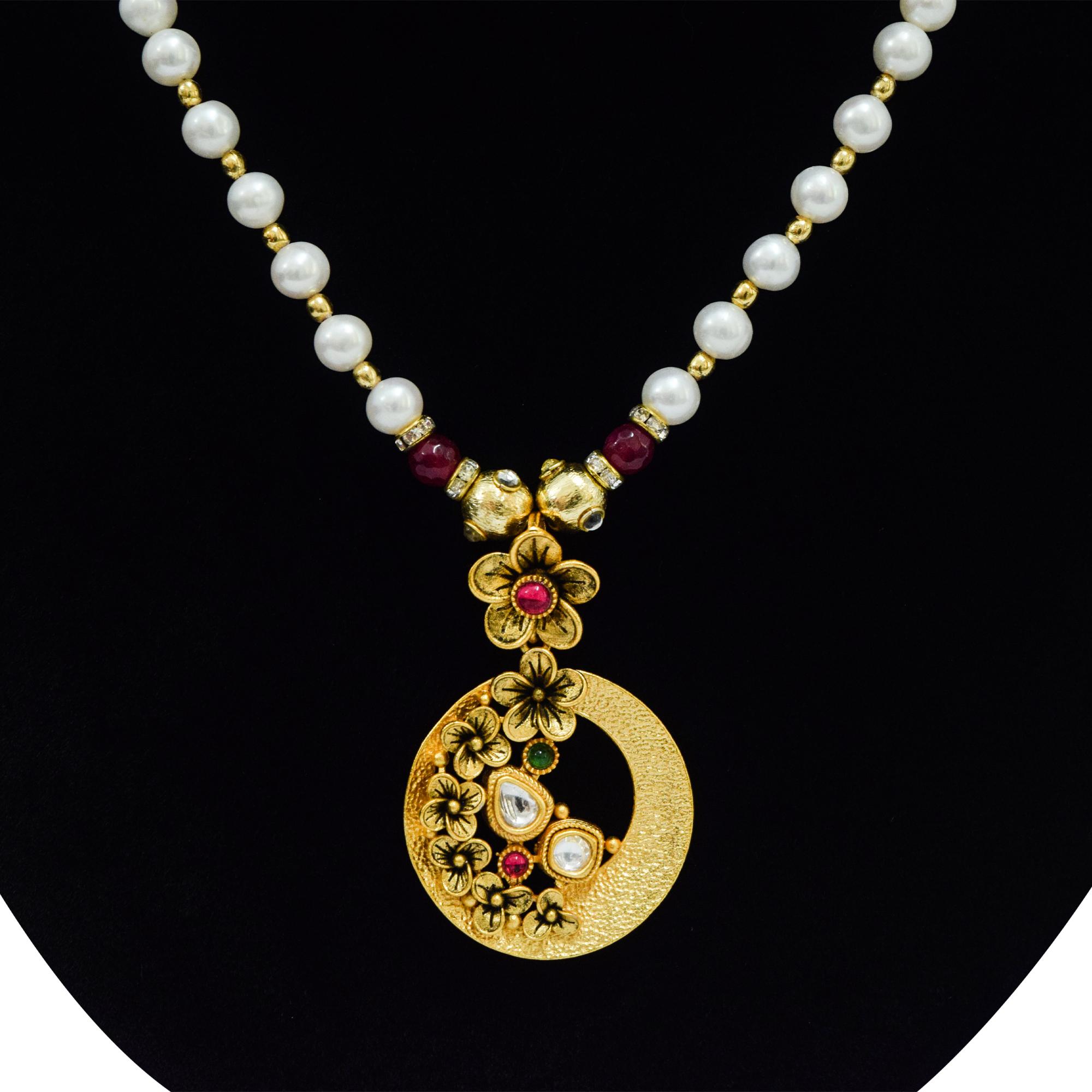 Vintage Collection - Beautiful Pearl Set in 6.5mm White Round Pearls - close up