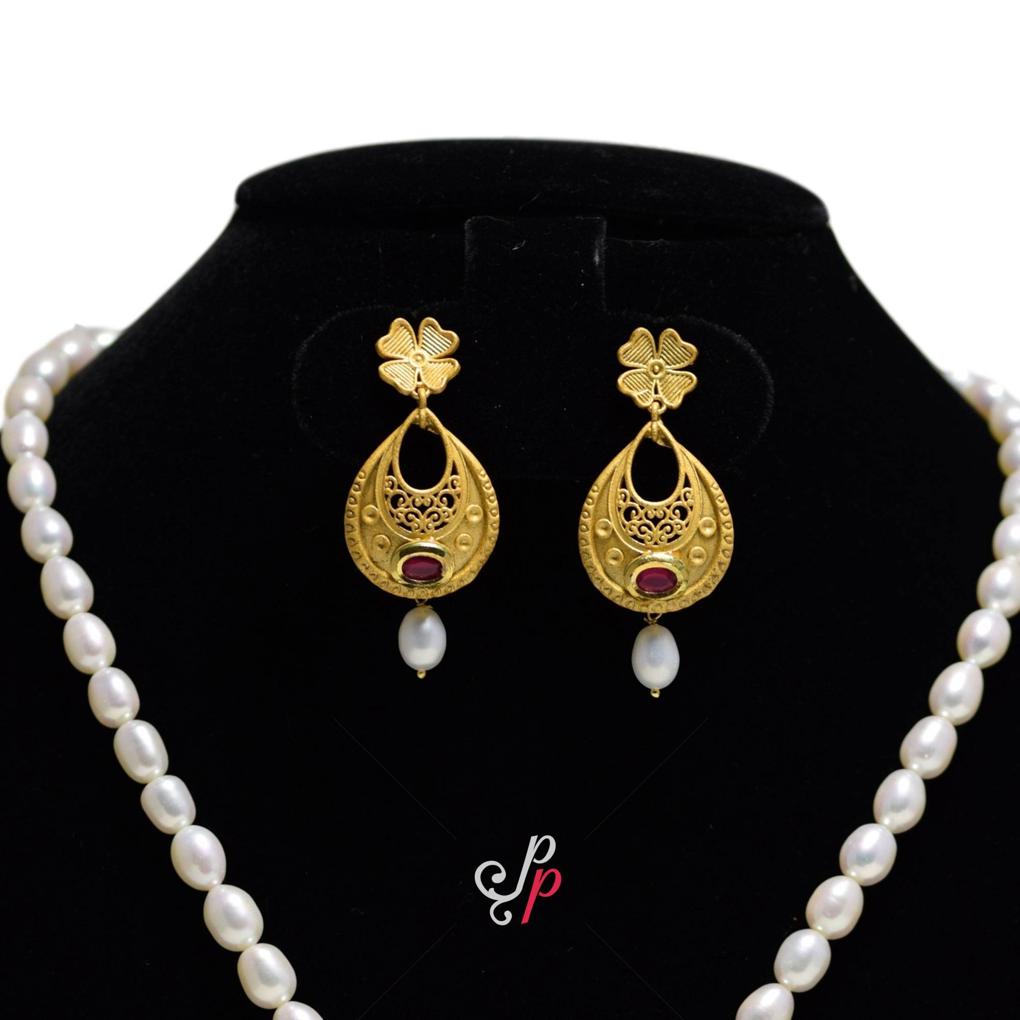 Vintage collection - Rich and Traditional Pearl Set in Ruby Emerald Pendant