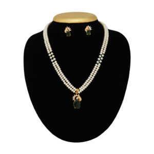 Pretty Pearl Necklace in Beautiful Green Stone Pendant