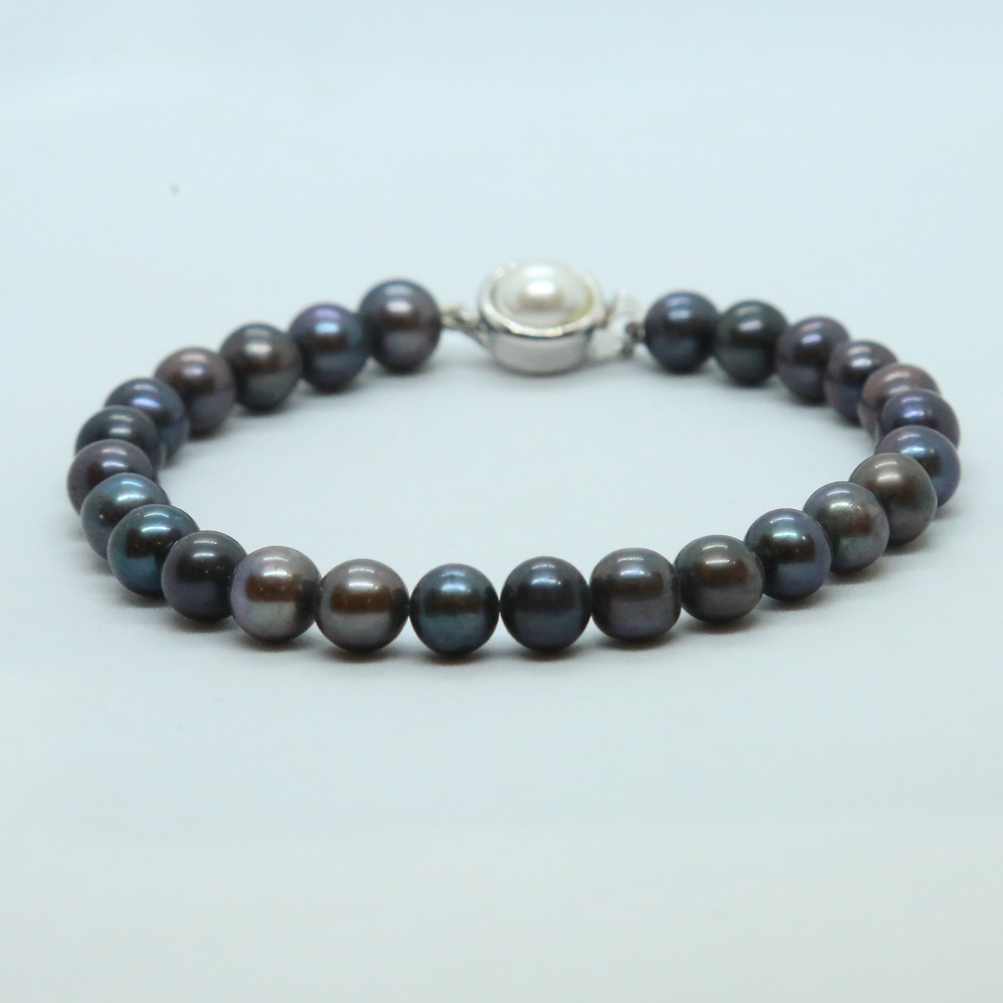 Glorious Multi-shaded 7.5mm Round Pearls Bracelet