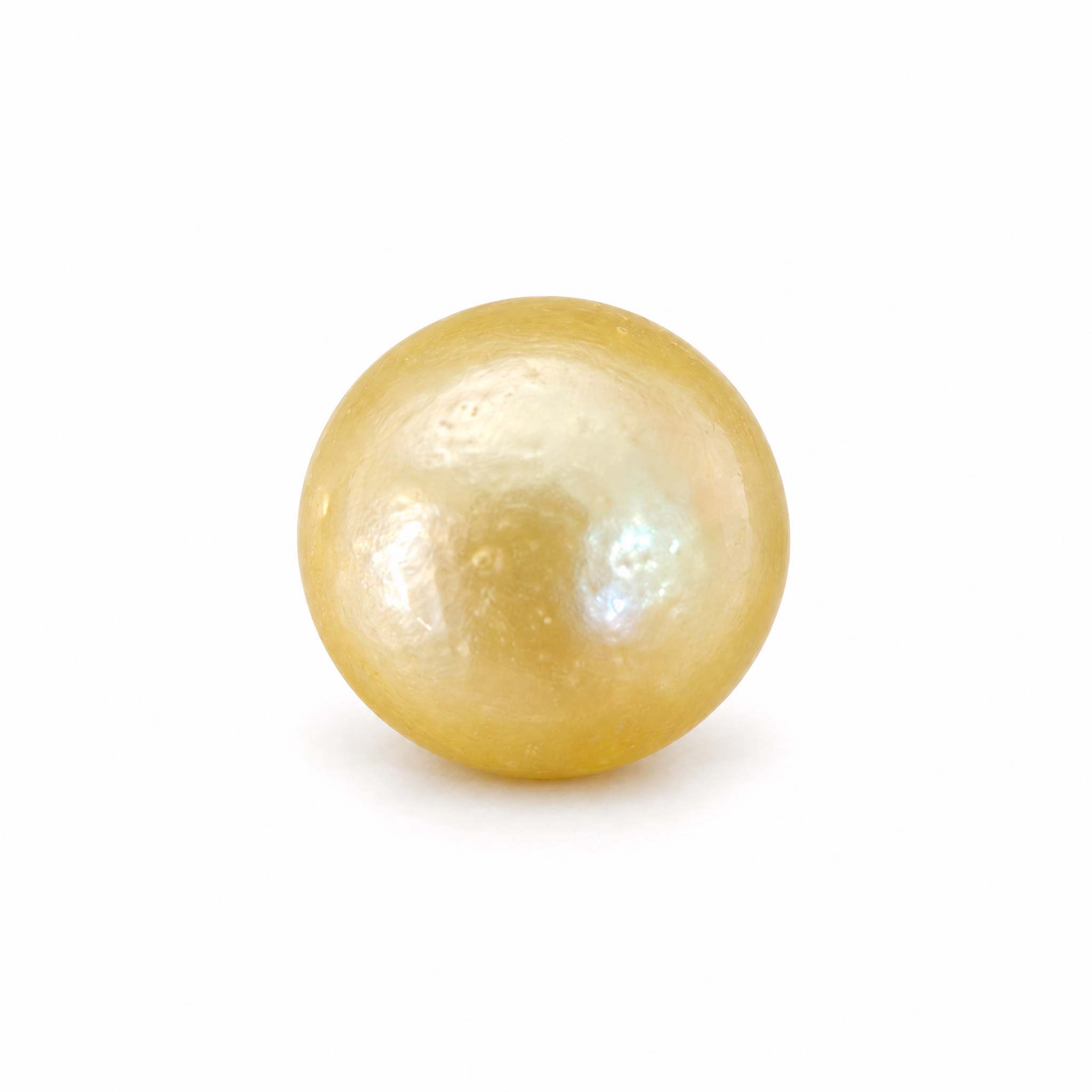 3.76 carat golden South Sea pearl, 7.9mm round, AAA quality, natural undyed colour - Pure Pearls