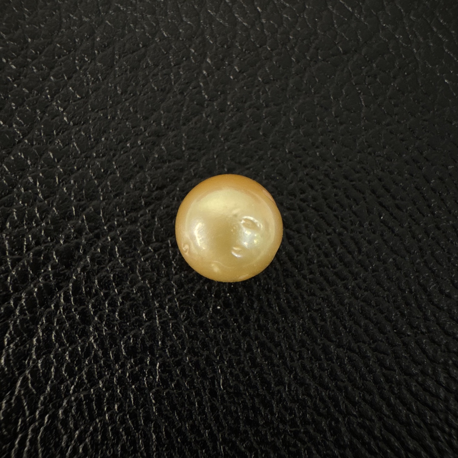 Second view of a 8.1mm golden South Sea loose pearl showing lustre and surface - Pure Pearls