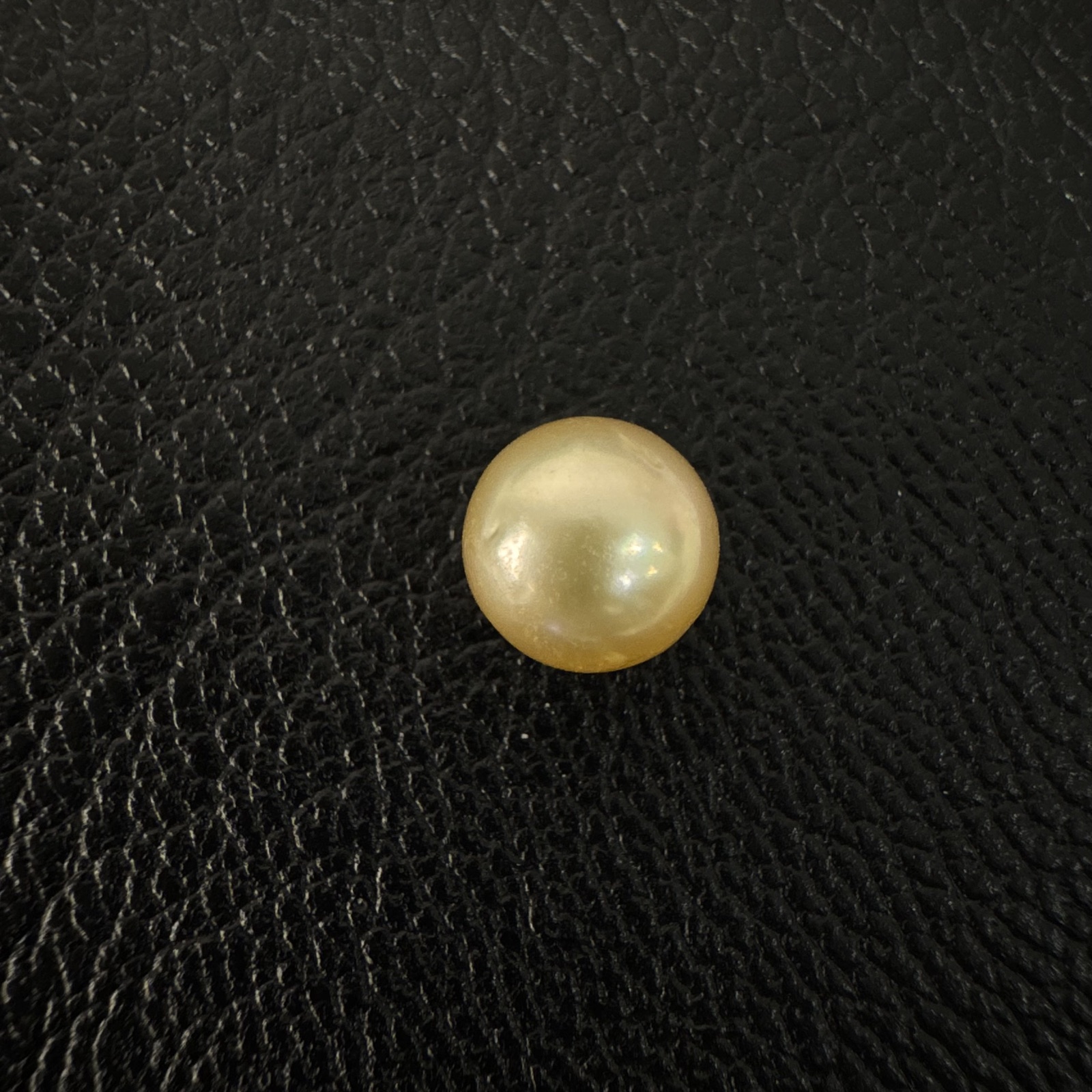 4.06 carat golden South Sea pearl, 8.1mm round, AA quality - Pure Pearls