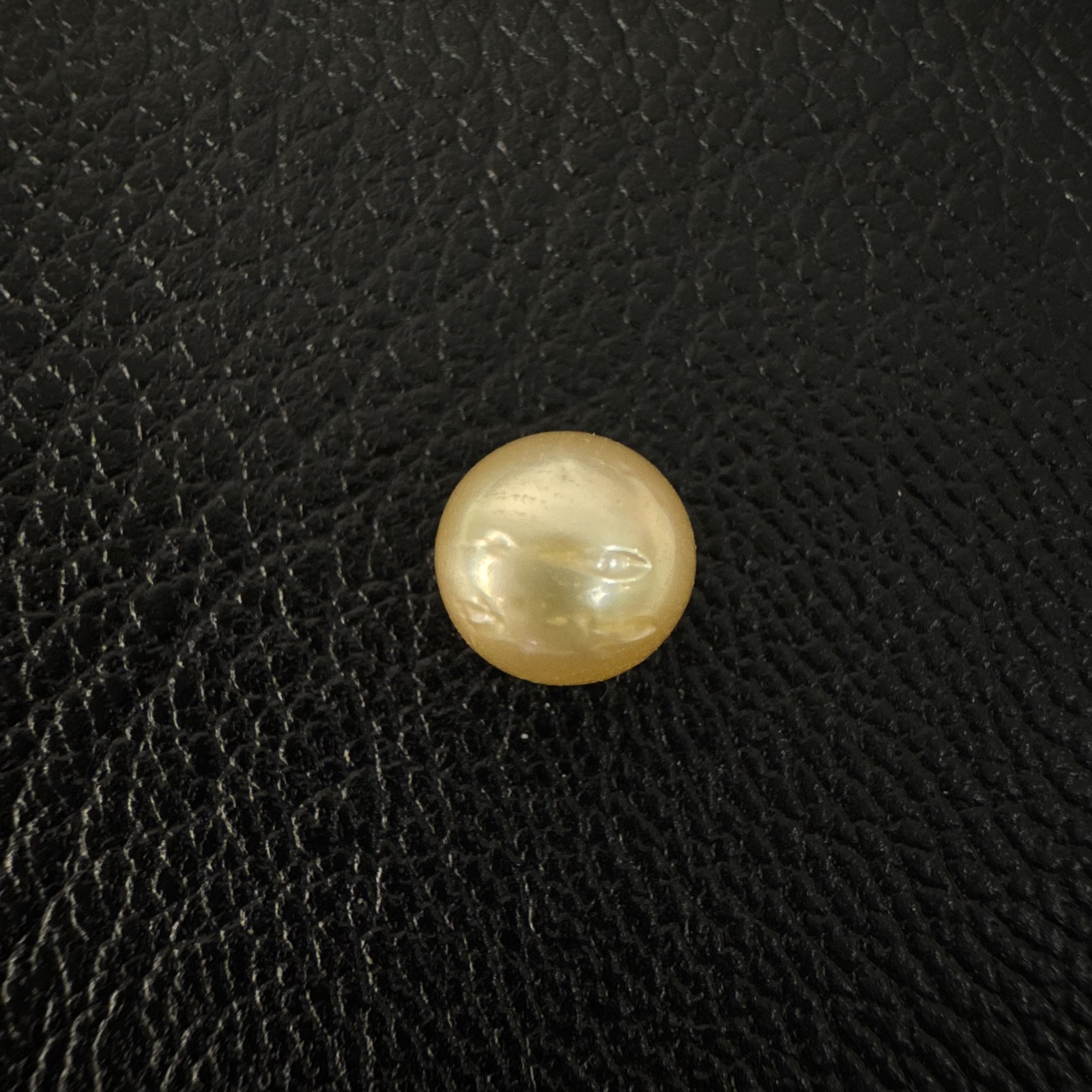Second view of a 8.1mm golden South Sea loose pearl showing lustre and surface - Pure Pearls
