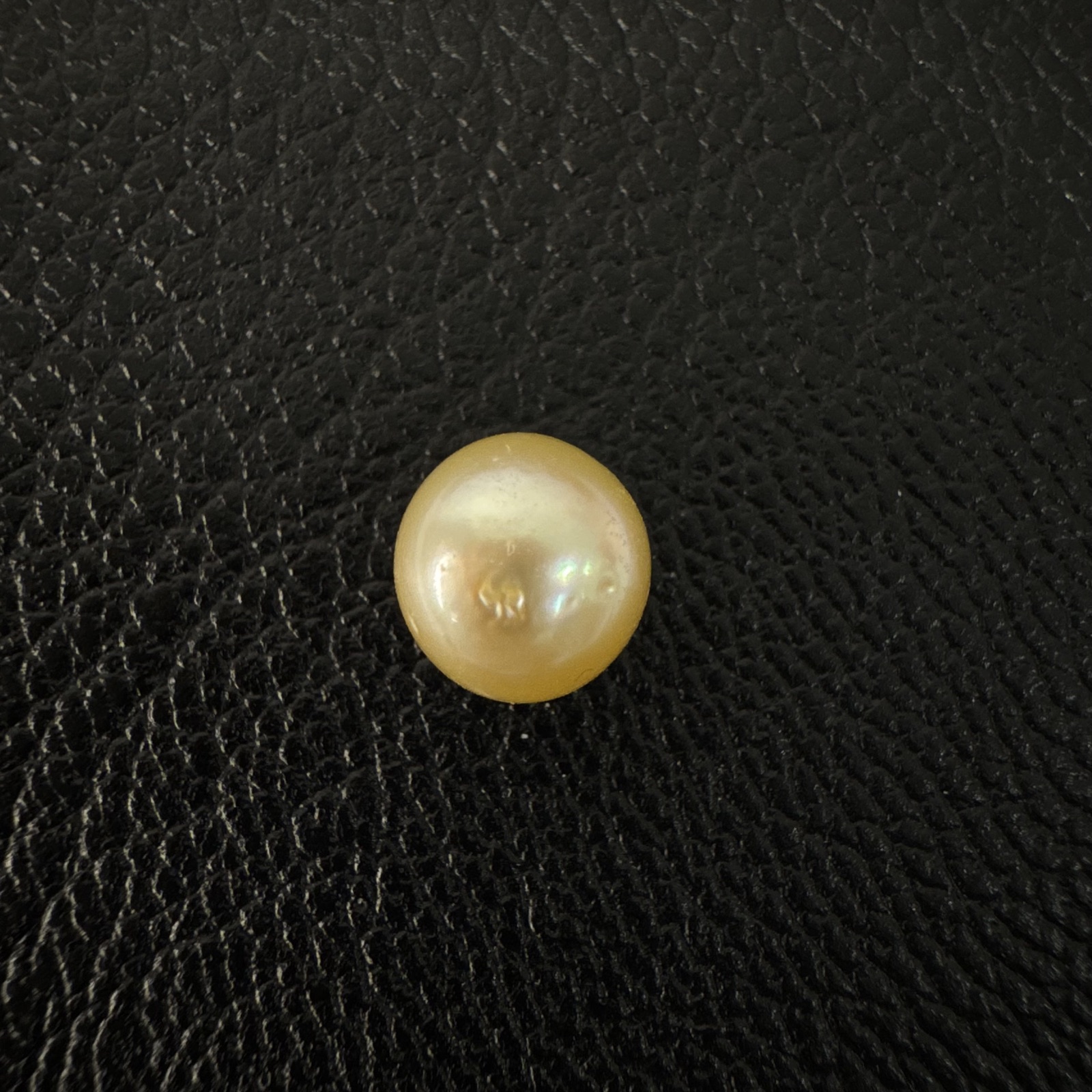 Second view of a 8.1mm golden South Sea loose pearl showing lustre and surface - Pure Pearls