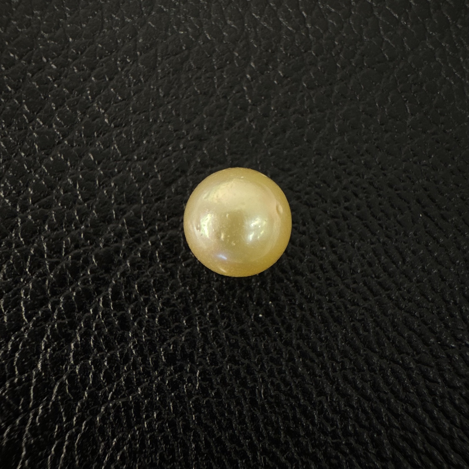 Second view of a 8.1mm golden South Sea loose pearl showing lustre and surface - Pure Pearls