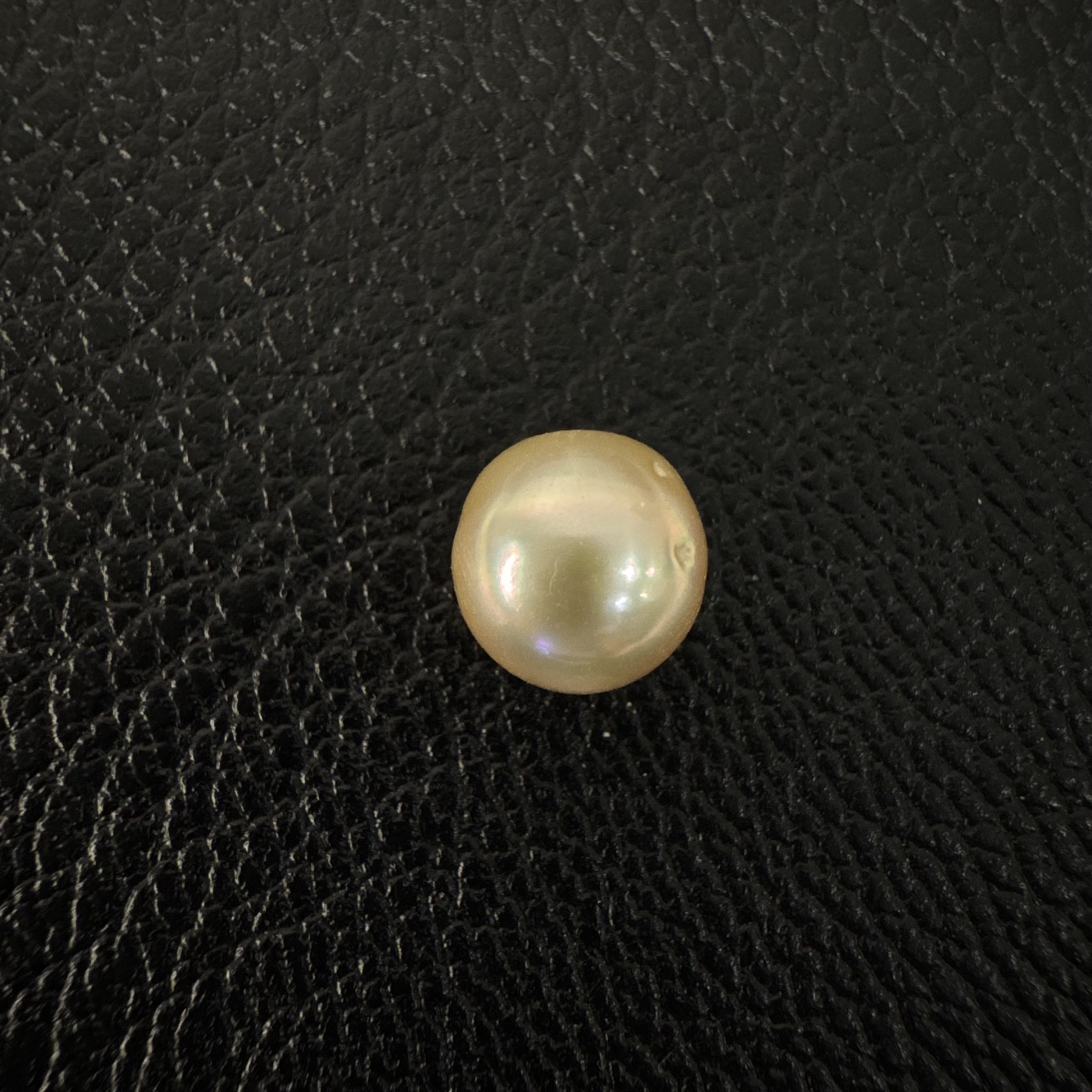 Second view of a 8.2mm golden South Sea loose pearl showing lustre and surface - Pure Pearls
