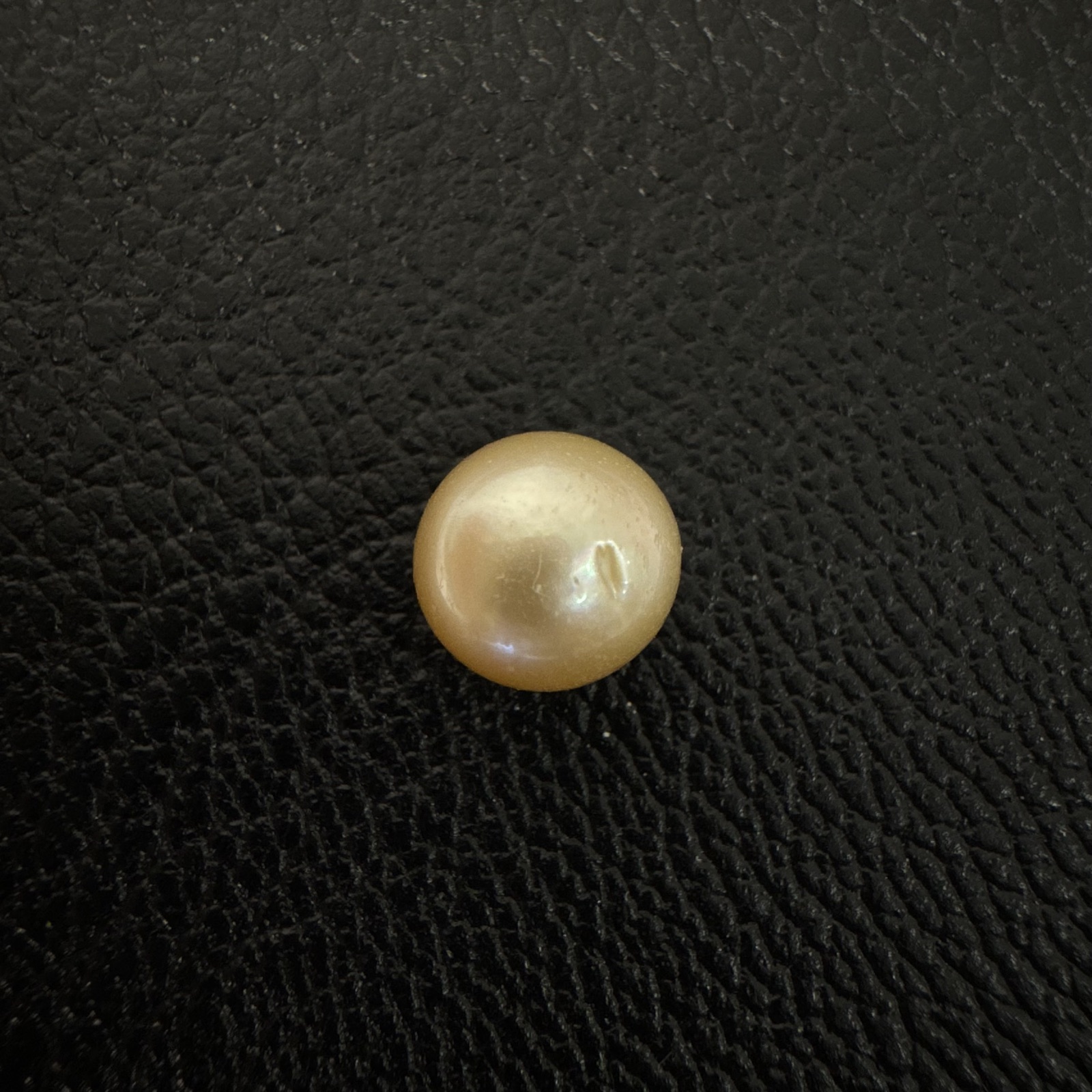 Second view of a 8.2mm golden South Sea loose pearl showing lustre and surface - Pure Pearls