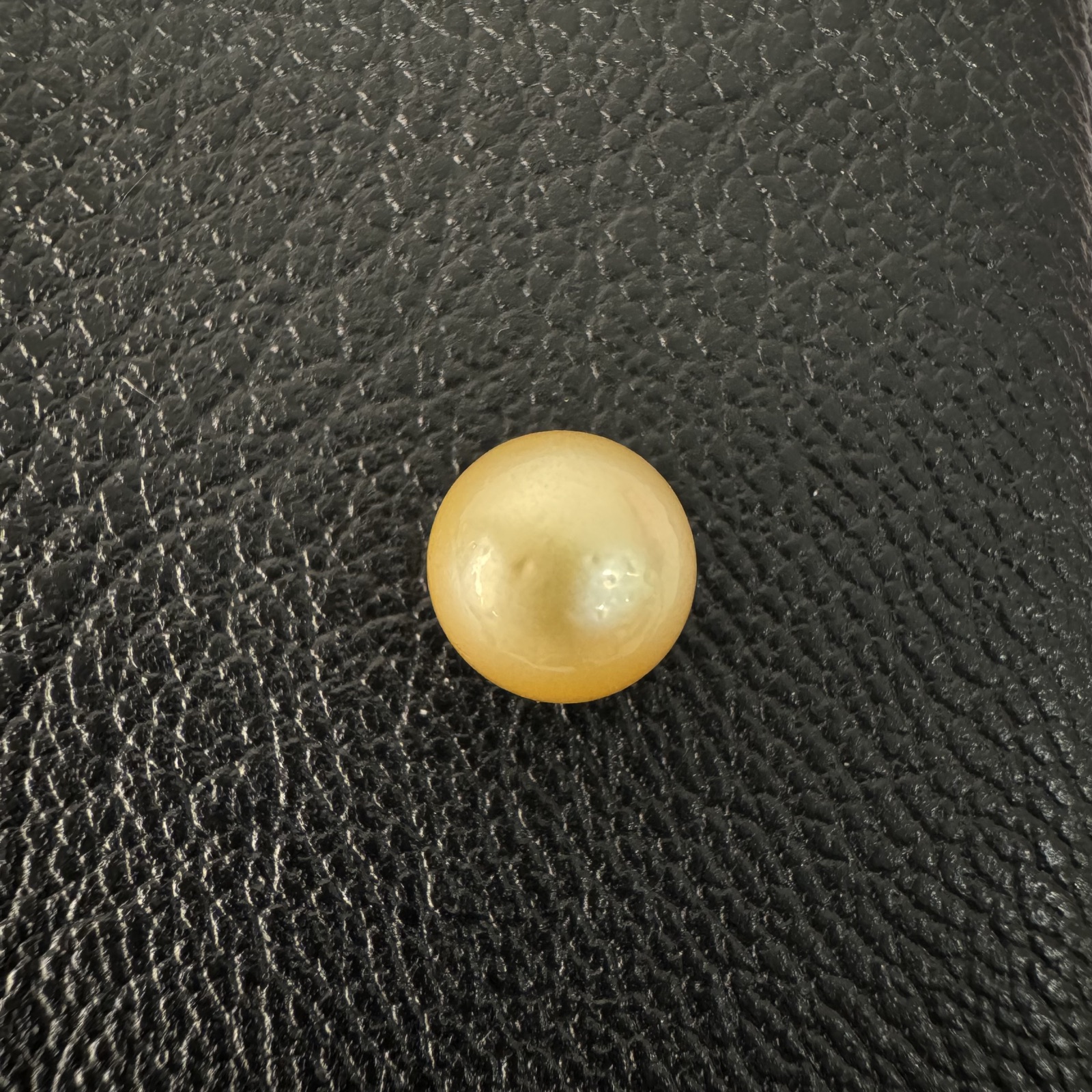 4.395 carat golden South Sea pearl, 8.3mm round, AAA quality - Pure Pearls