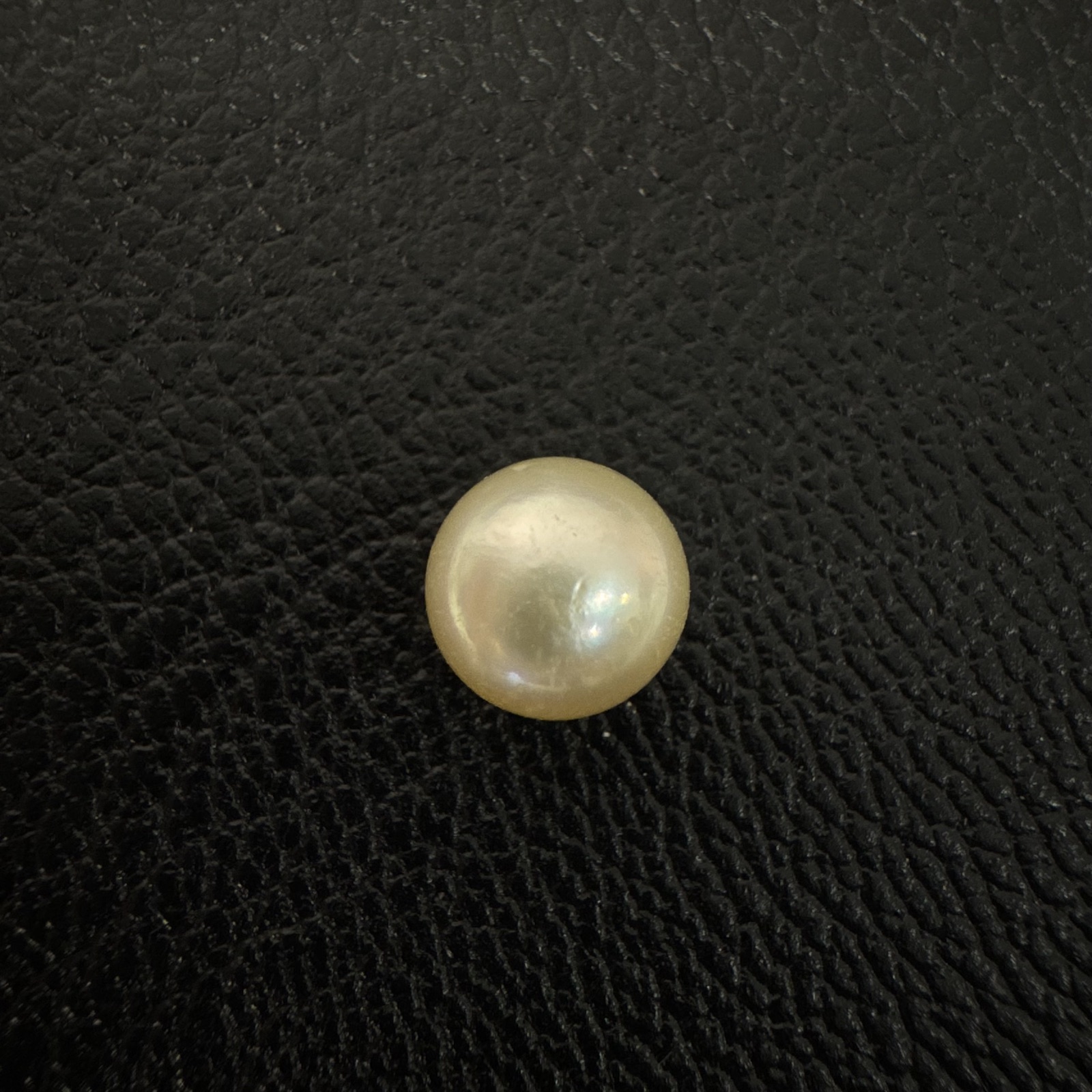 Second view of a 8.3mm golden South Sea loose pearl showing lustre and surface - Pure Pearls