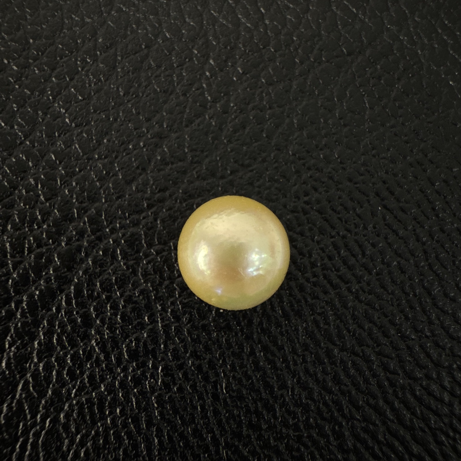 Second view of a 8.4mm golden South Sea loose pearl showing lustre and surface - Pure Pearls