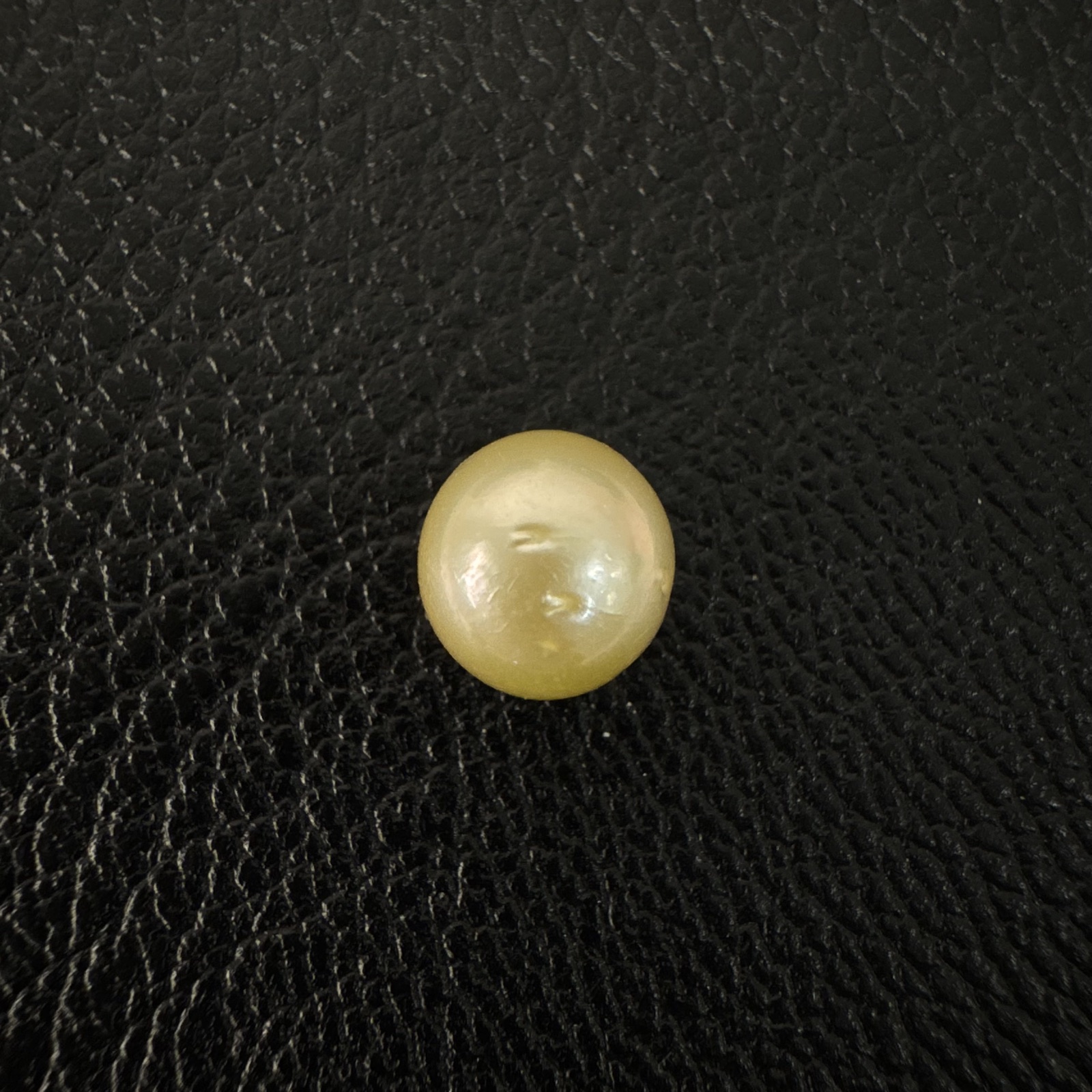 Second view of a 8.4mm golden South Sea loose pearl showing lustre and surface - Pure Pearls