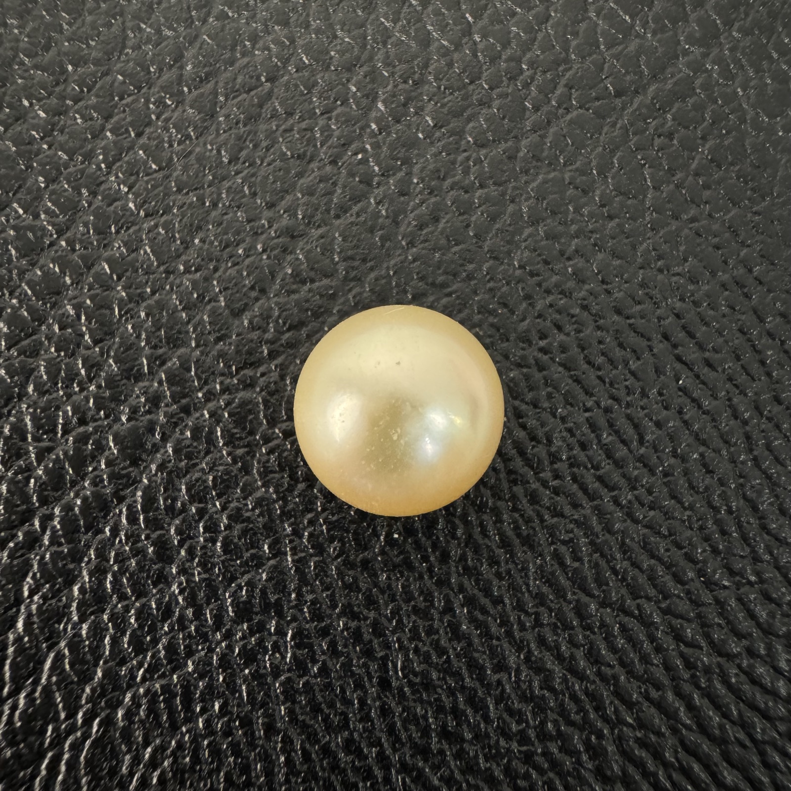 5.44 carat golden South Sea pearl, 9.1mm semi-round, AAA quality - Pure Pearls