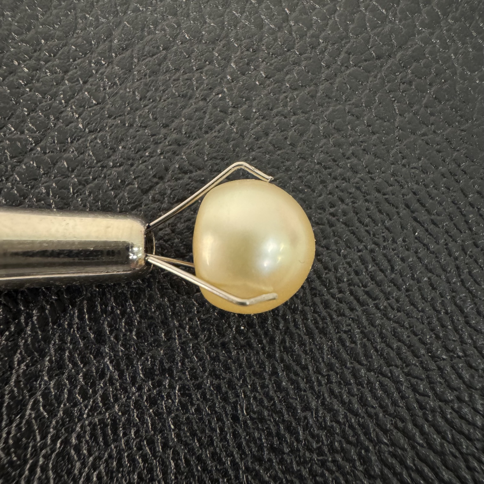 Second view of a 9.1mm golden South Sea loose pearl showing lustre and surface - Pure Pearls