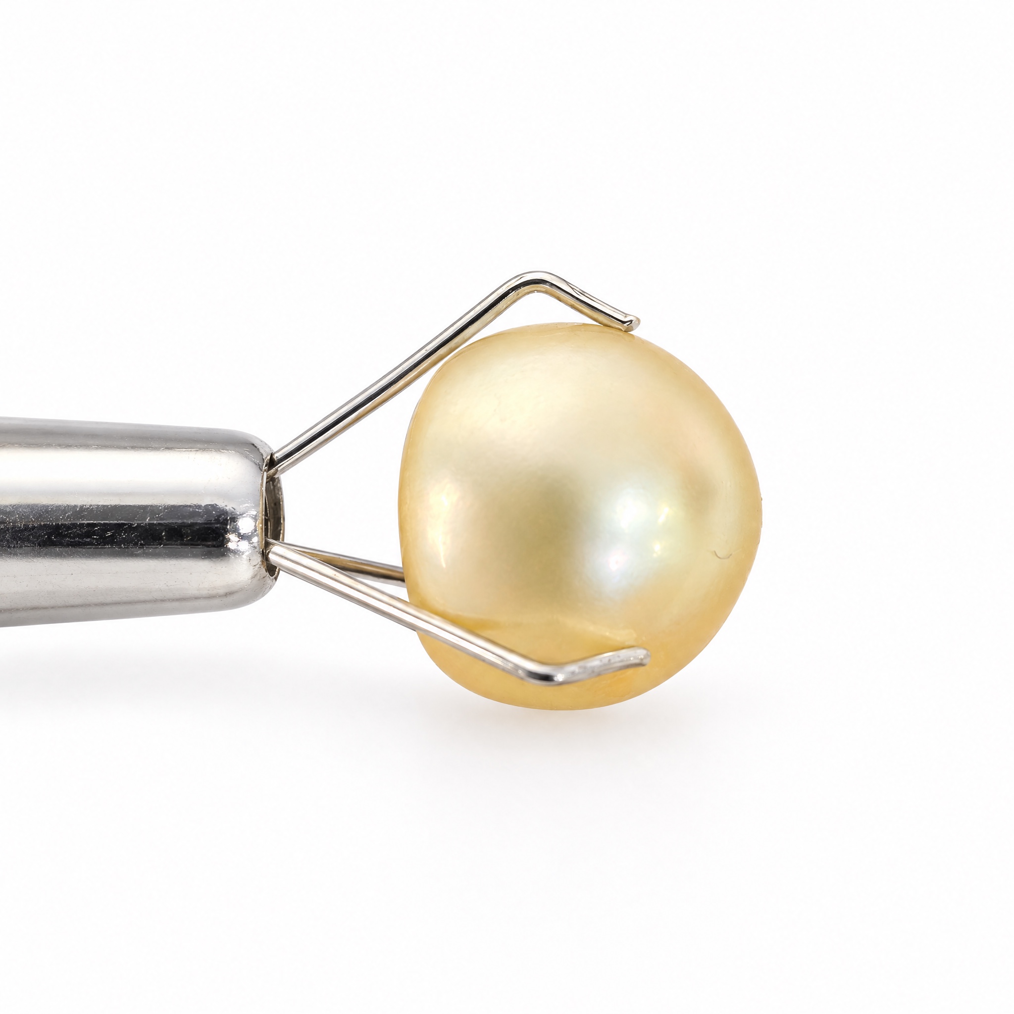 5.44 carat golden South Sea pearl, 9.1mm semi-round, AAA quality, natural undyed colour - Pure Pearls