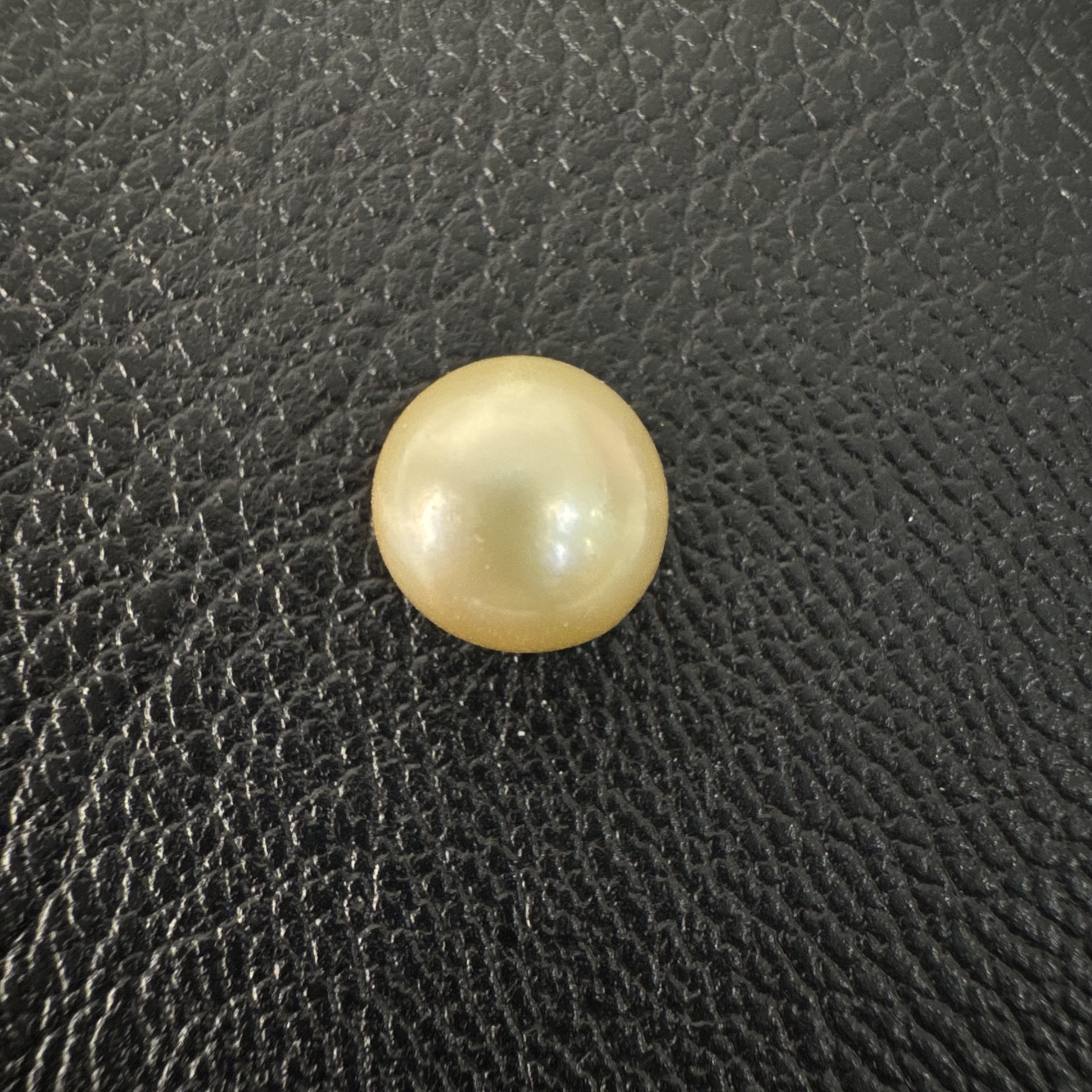 5.89 carat golden South Sea pearl, 9.3mm round, AAA quality - Pure Pearls