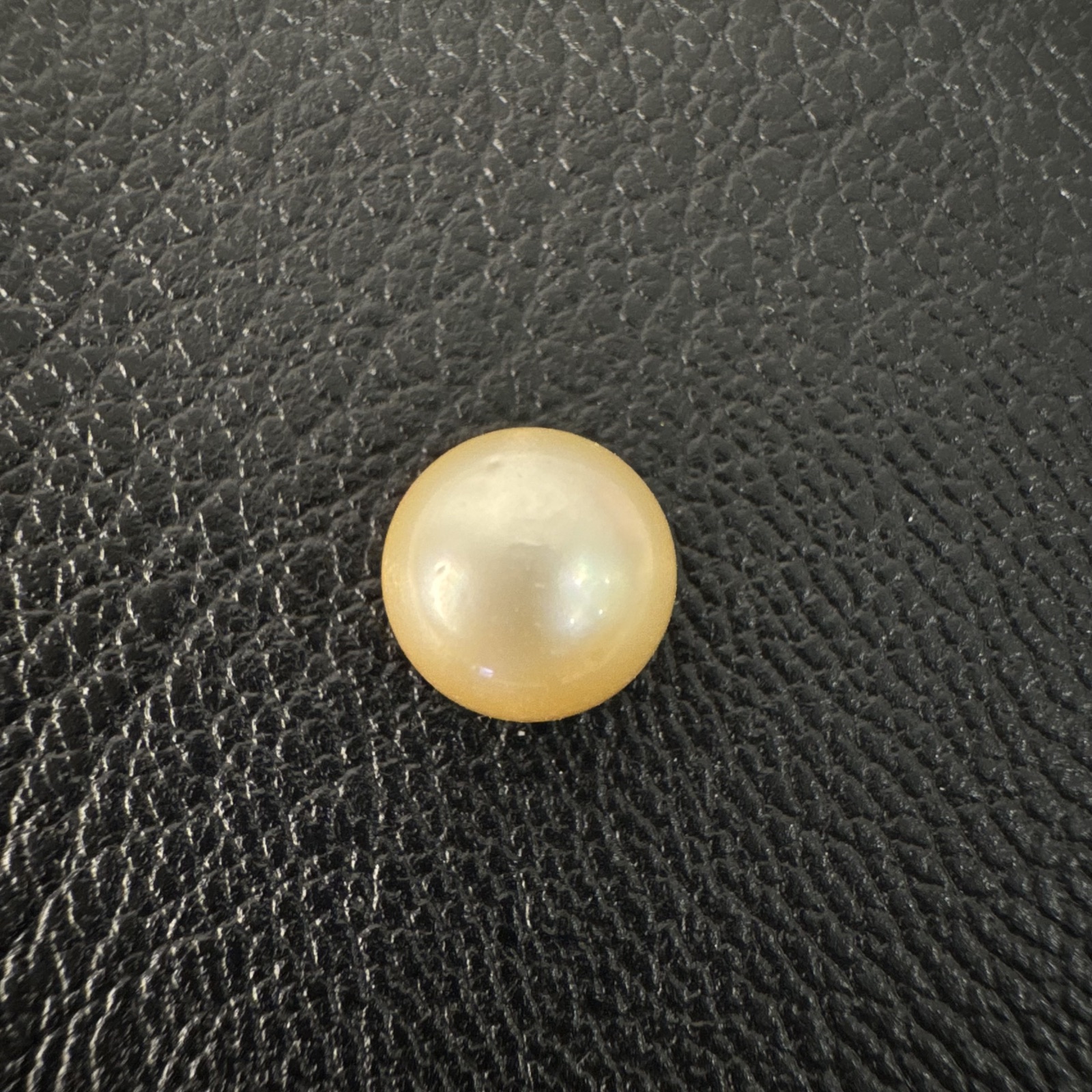 5.615 carat golden South Sea pearl, 9.3mm semi-round, AAA quality - Pure Pearls
