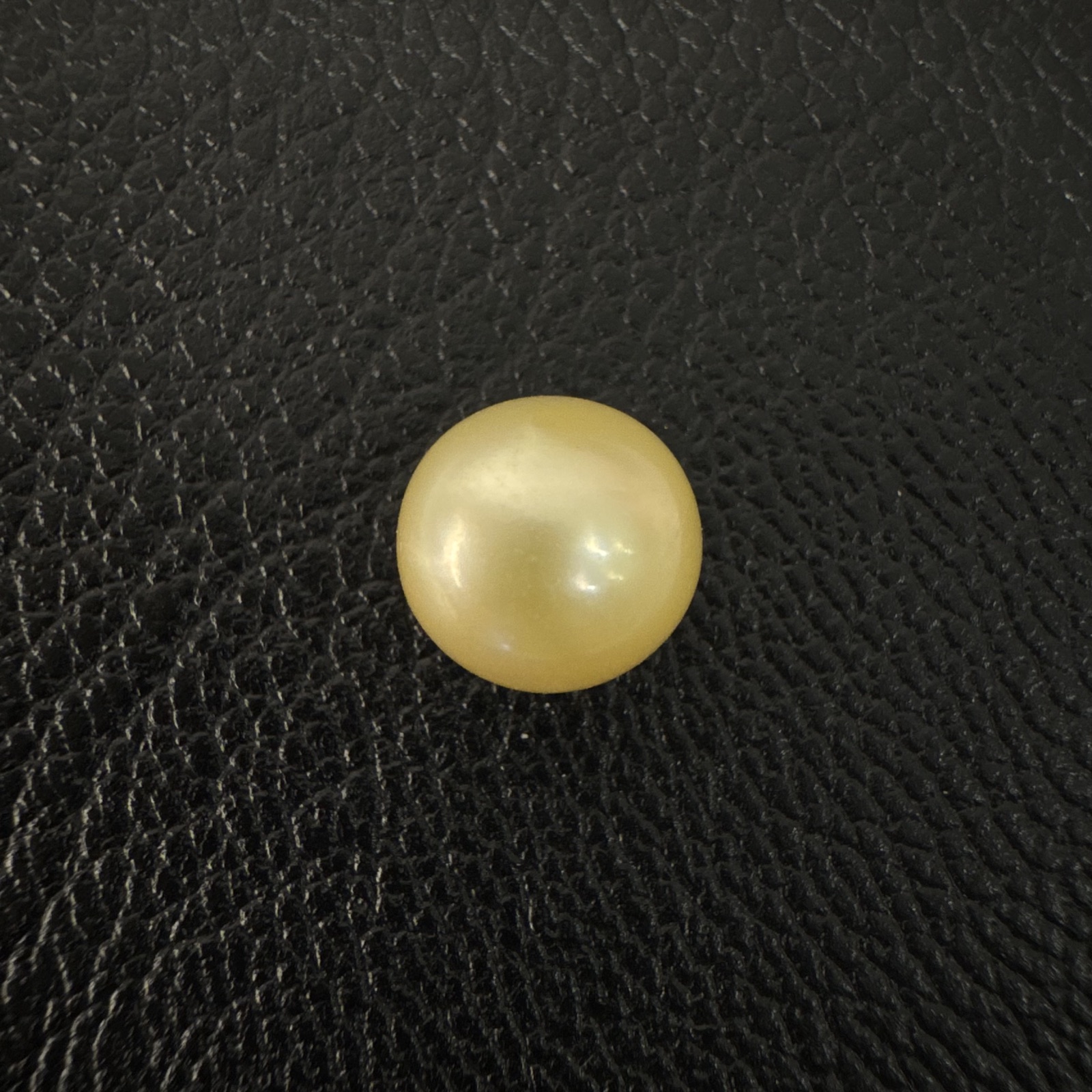 Second view of a 9.4mm golden South Sea loose pearl showing lustre and surface - Pure Pearls