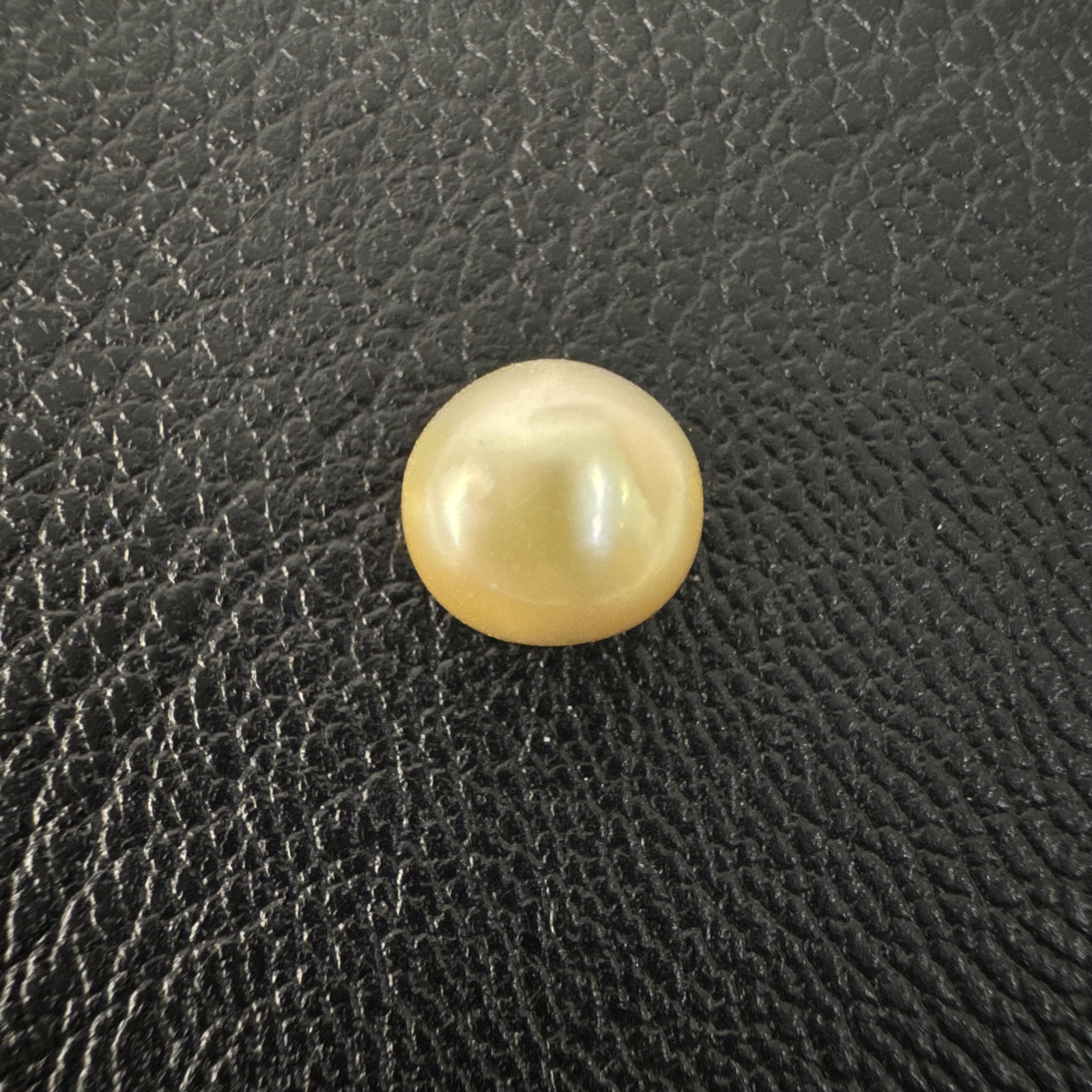 Second view of a 9.5mm golden South Sea loose pearl showing lustre and surface - Pure Pearls