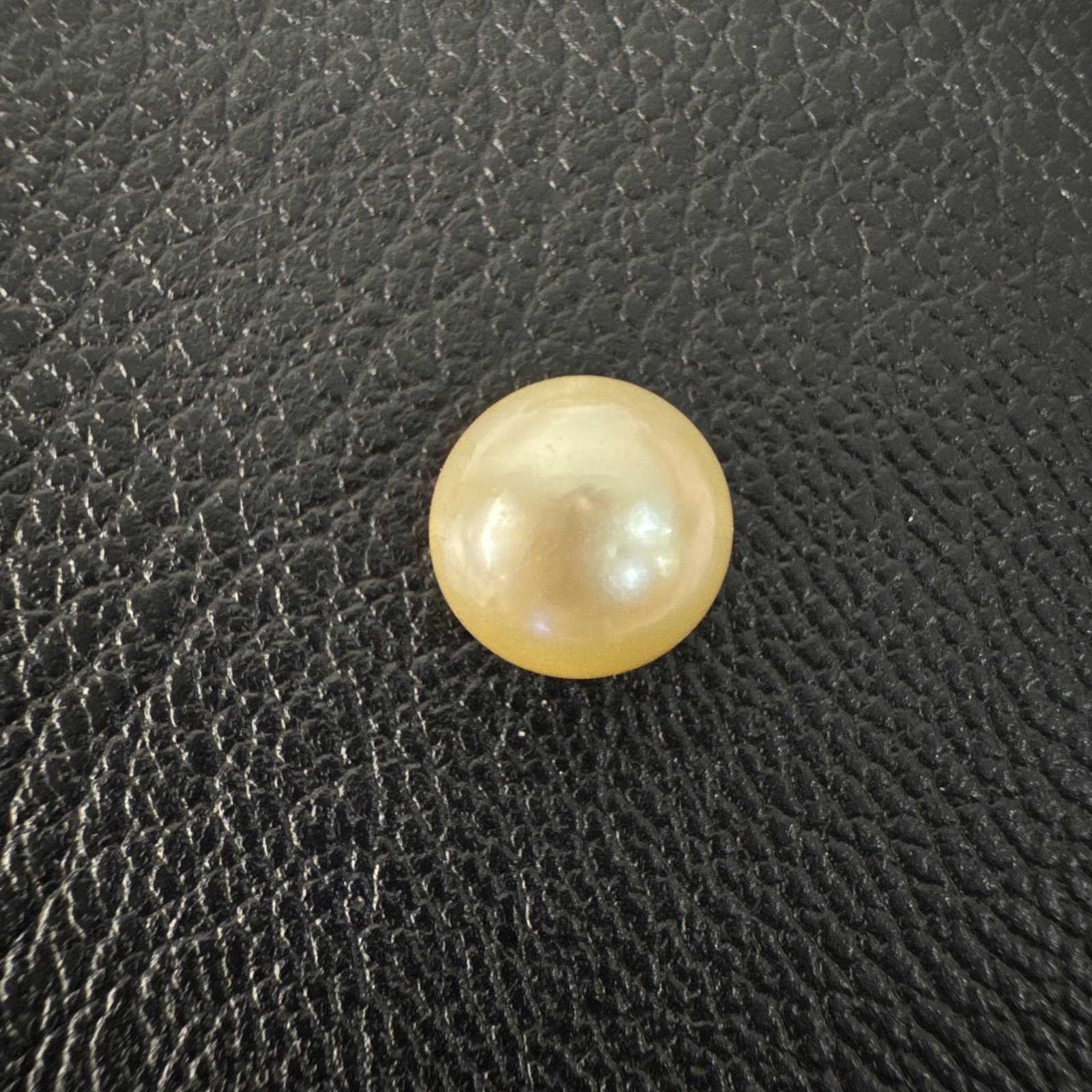 Second view of a 9.5mm golden South Sea loose pearl showing lustre and surface - Pure Pearls