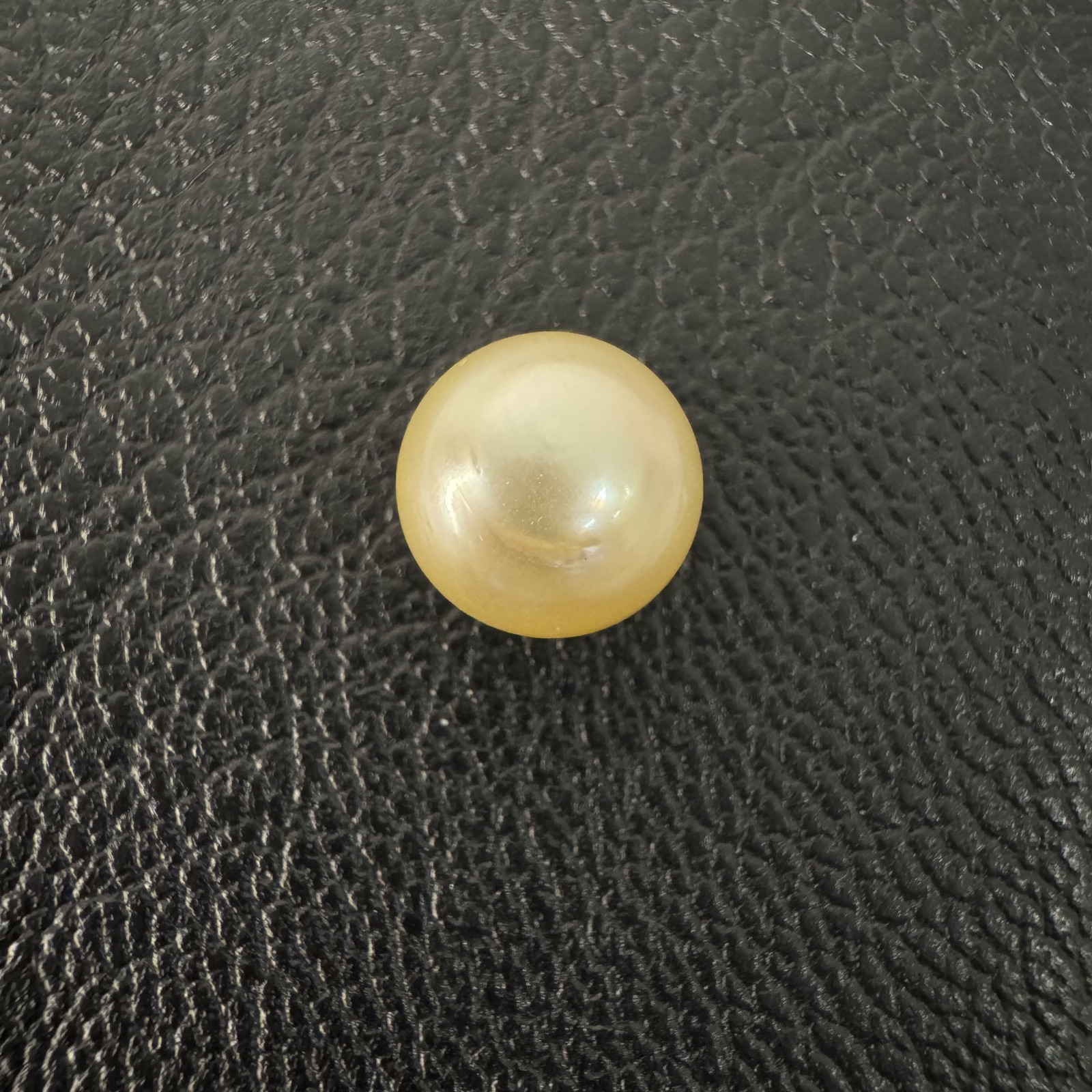 Second view of a 9.5mm golden South Sea loose pearl showing lustre and surface - Pure Pearls