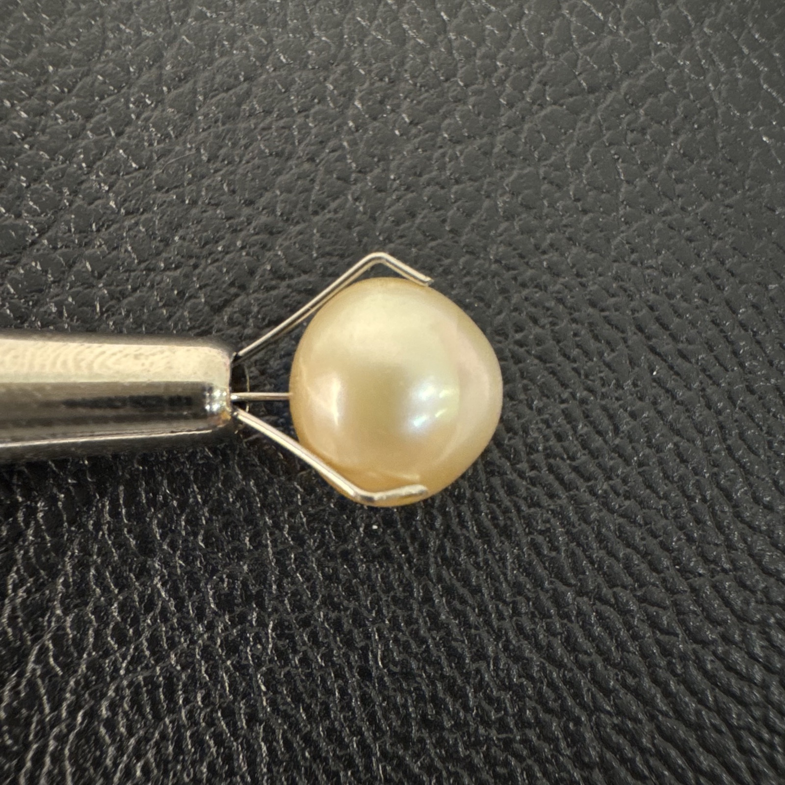 Second view of a 9.5mm golden South Sea loose pearl showing lustre and surface - Pure Pearls