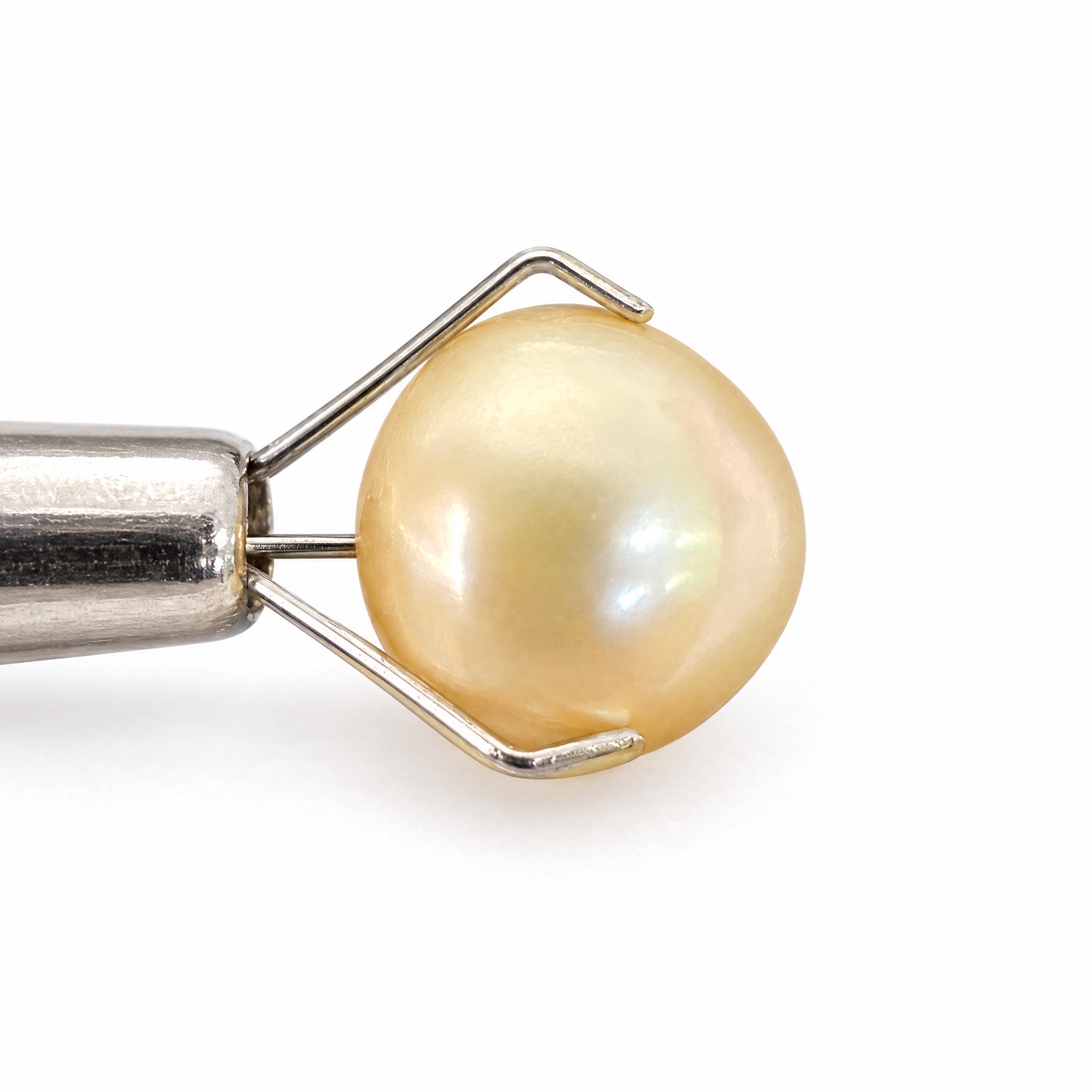 5.92 carat golden South Sea pearl, 9.5mm semi-round, AAA quality, natural undyed colour - Pure Pearls