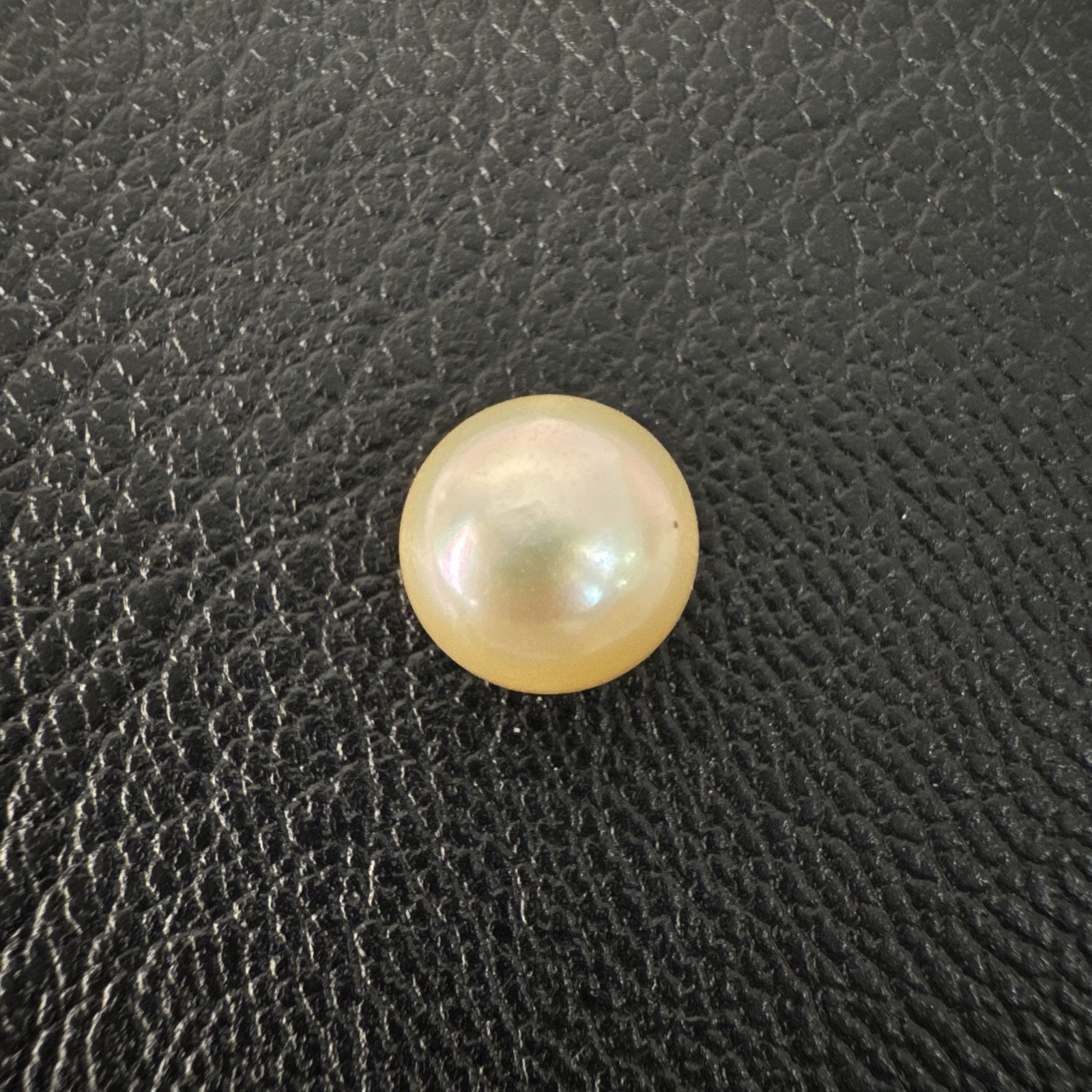 5.69 carat golden South Sea pearl, 9.6mm semi-round, AAA quality - Pure Pearls