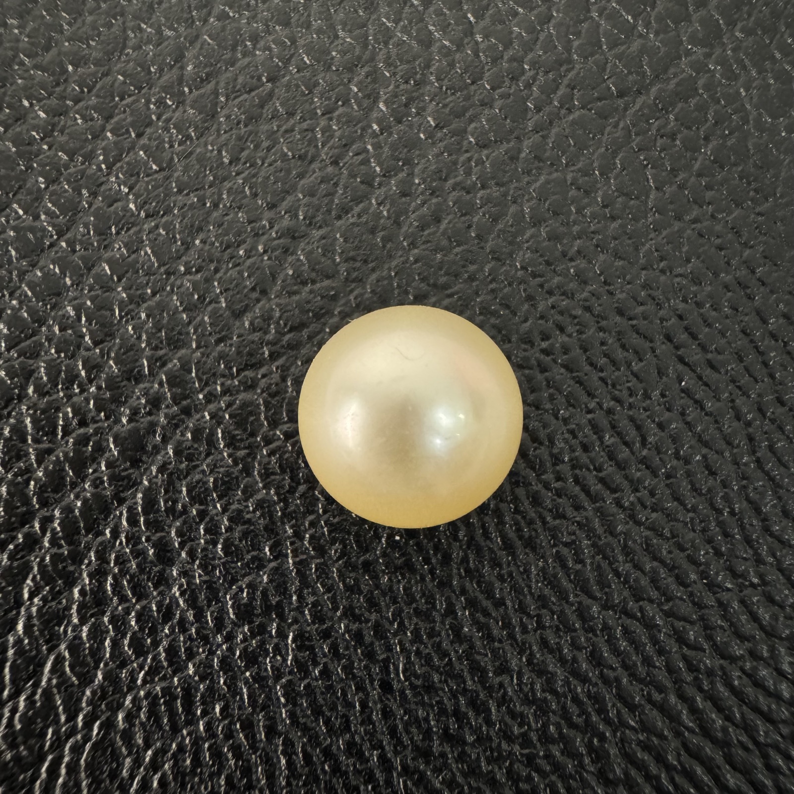 6.035 carat golden South Sea pearl, 9.7mm semi-round, AAA quality - Pure Pearls