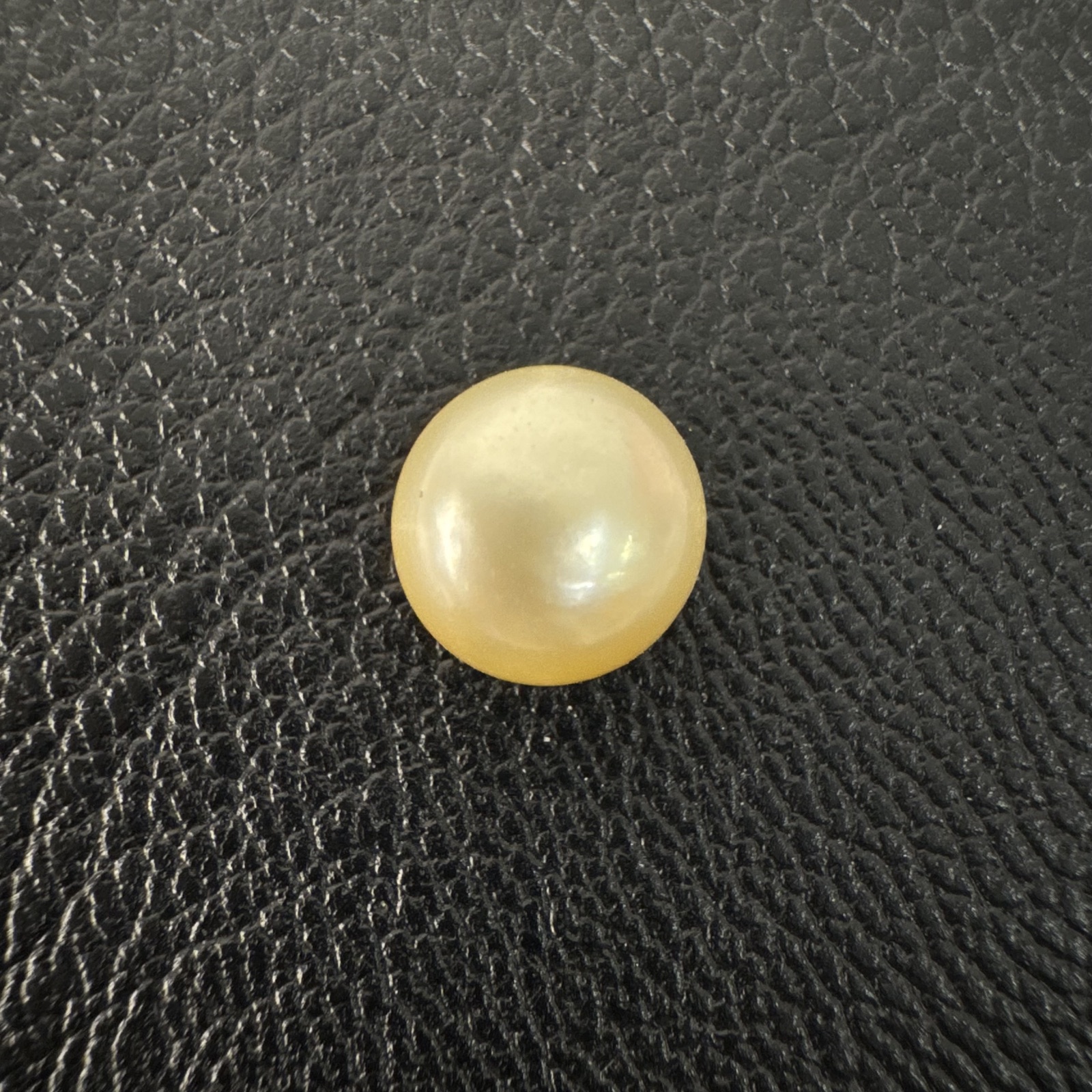 6.665 carat golden South Sea pearl, 9.8mm semi-round, AAA quality - Pure Pearls