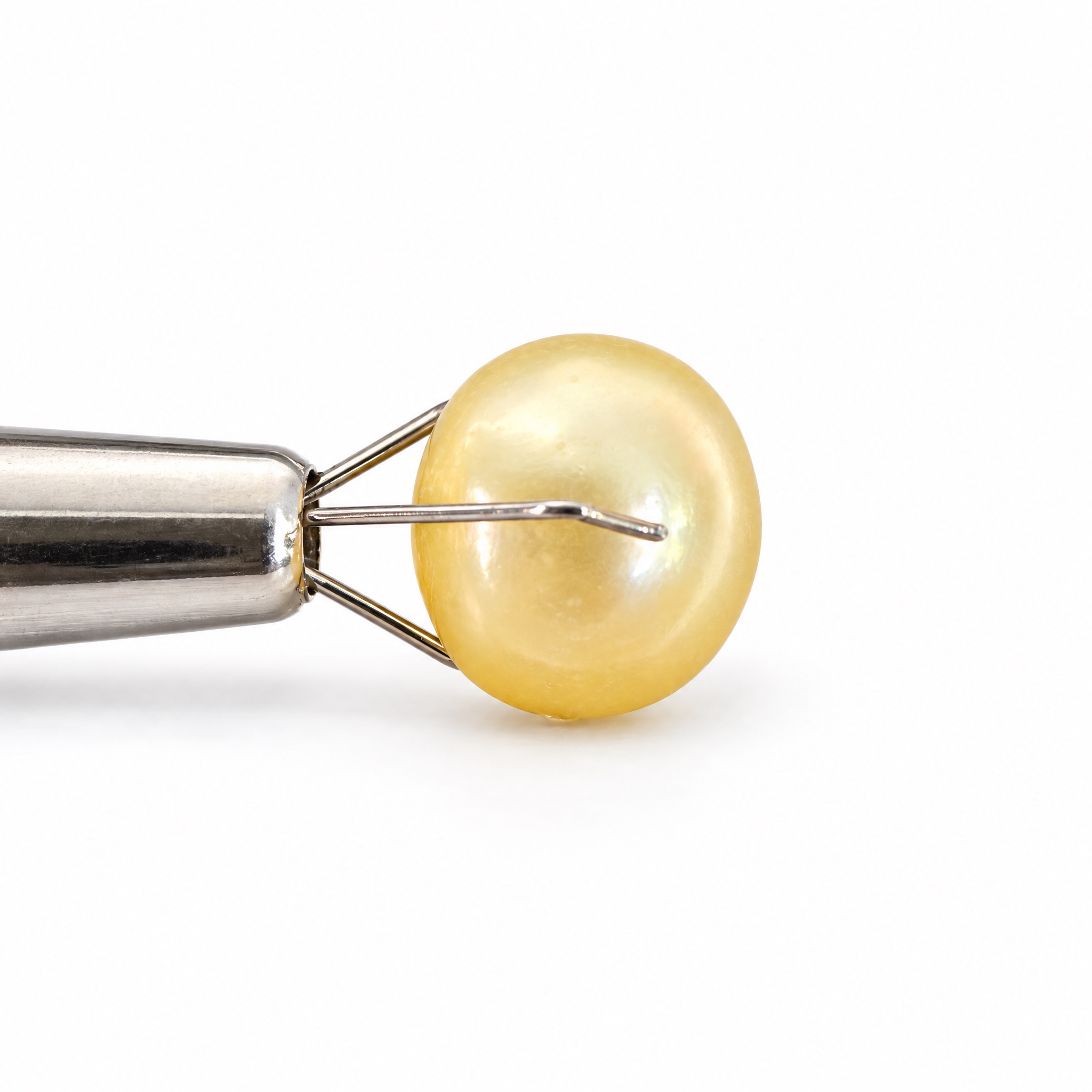 6.665 carat golden South Sea pearl, 9.8mm semi-round, AAA quality, natural undyed colour - Pure Pearls