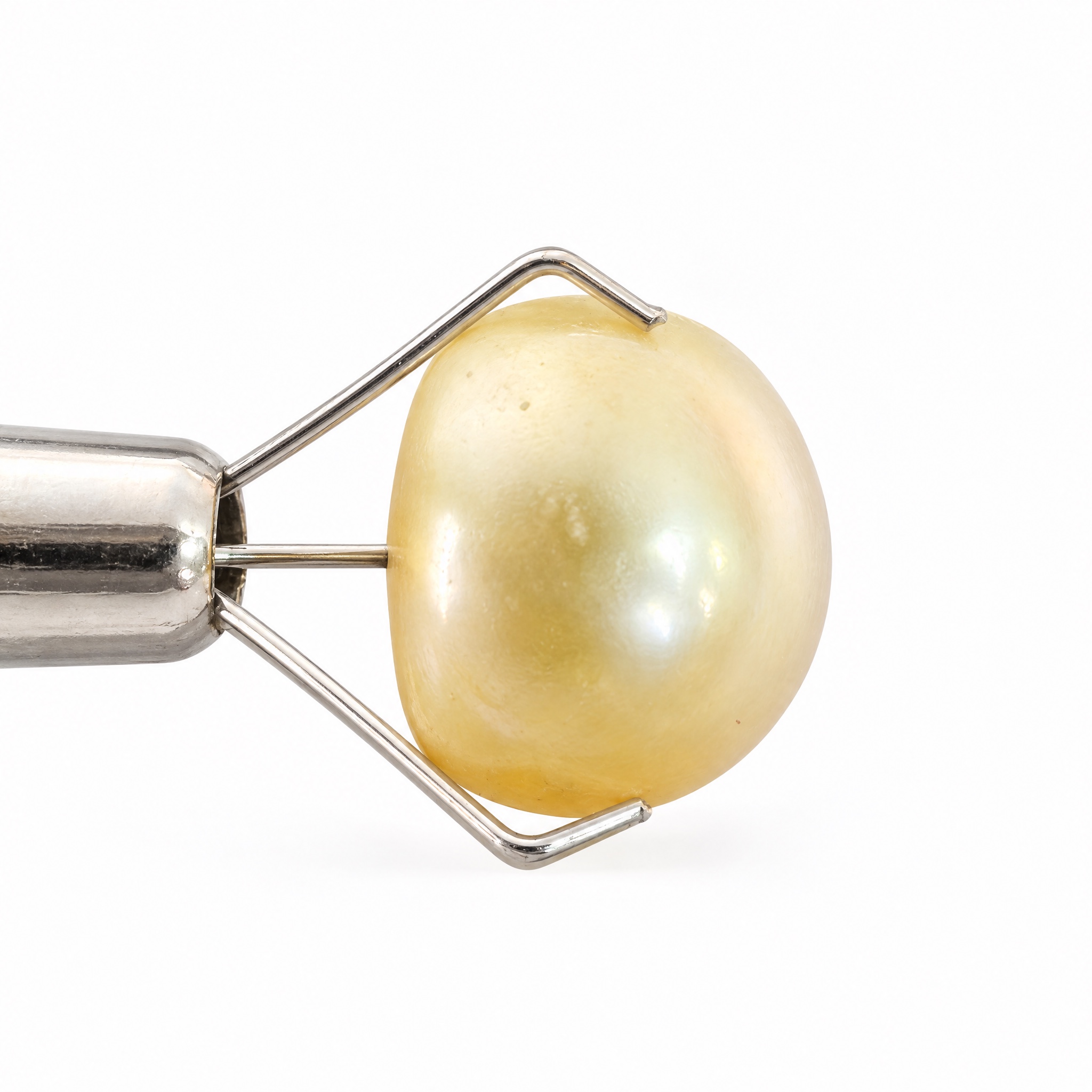 Second studio view of a 10mm golden South Sea pearl - Pure Pearls