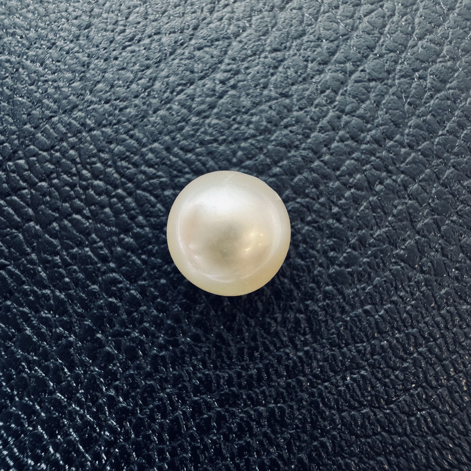5.31 carat white South Sea loose pearl, 8.8mm round, AAA quality - Pure Pearls