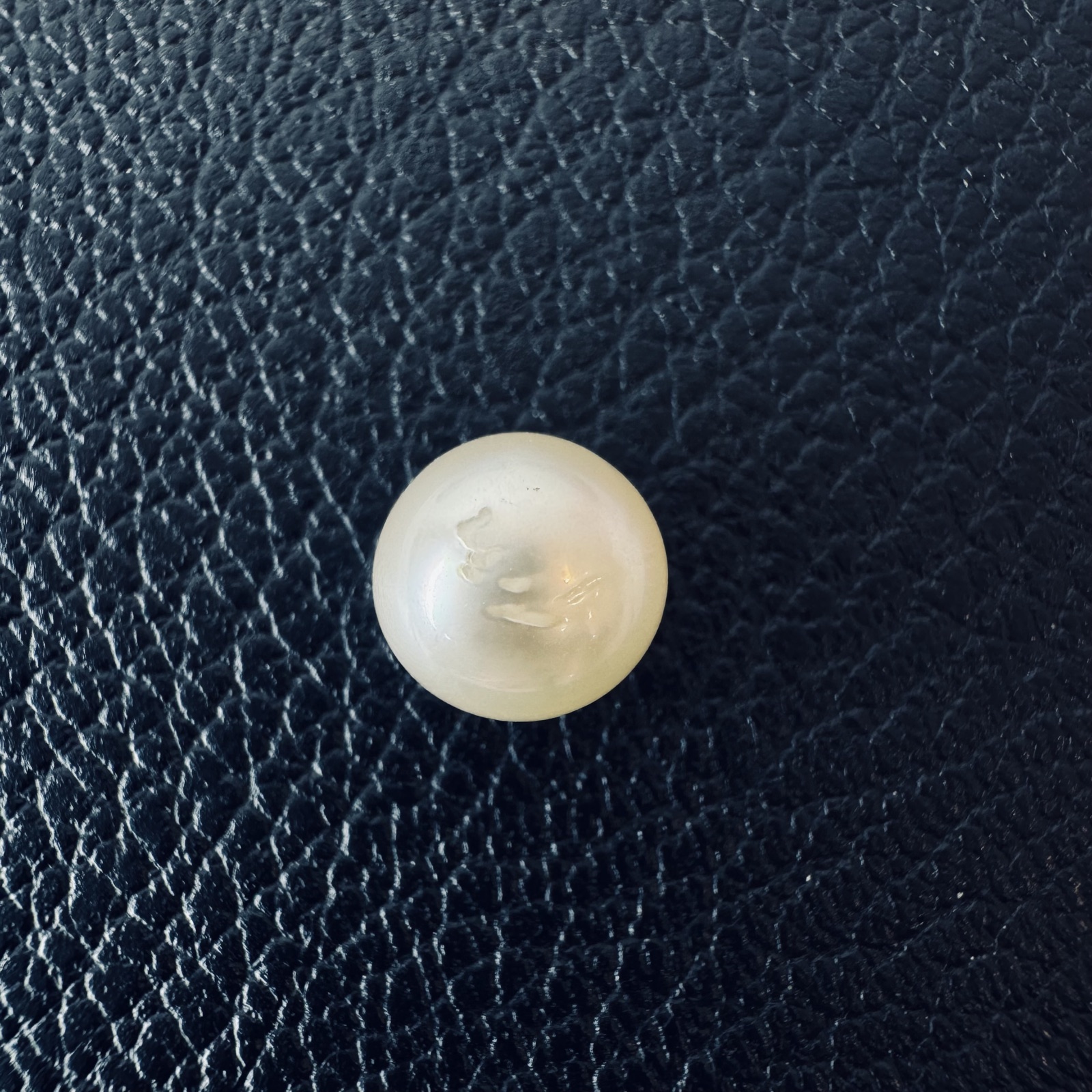 Second view of a 8.8mm white South Sea loose pearl showing lustre and surface - Pure Pearls