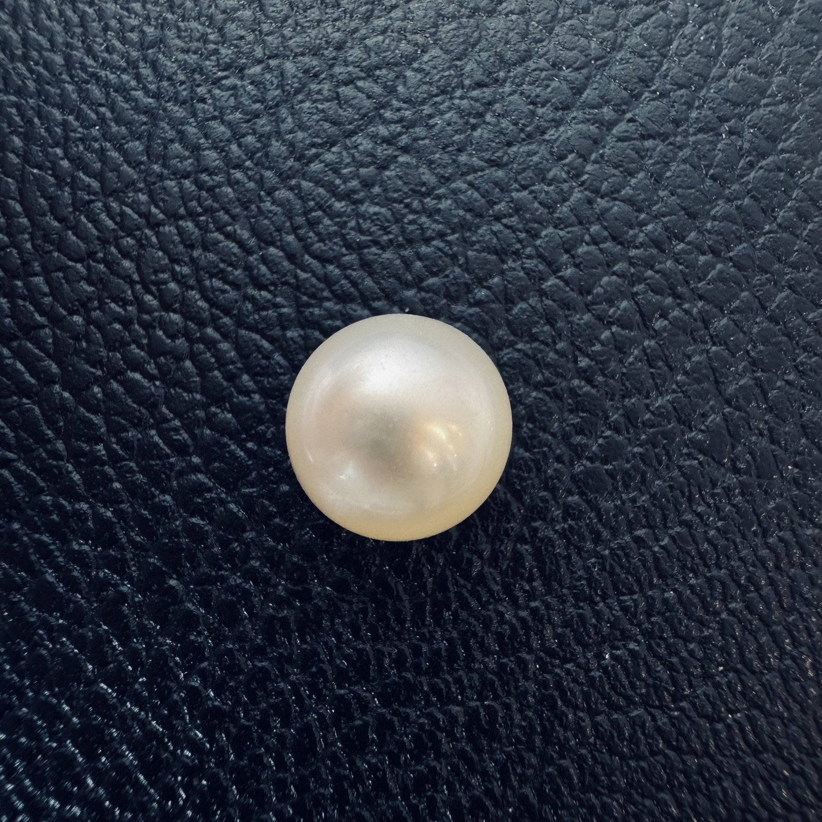 5.61 carat white South Sea loose pearl, 9.4mm round, AAA quality - Pure Pearls