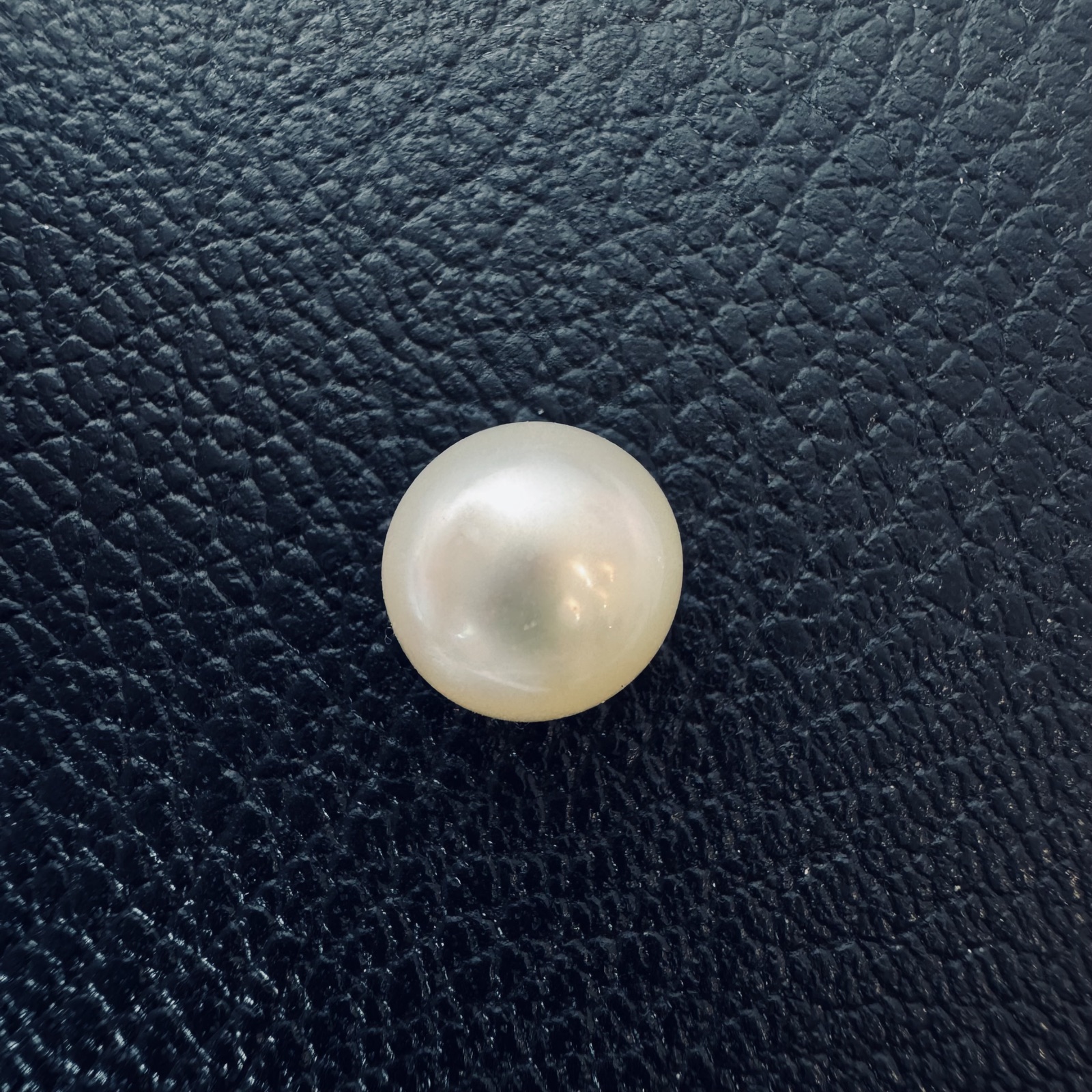 Second view of a 9.4mm white South Sea loose pearl showing lustre and surface - Pure Pearls
