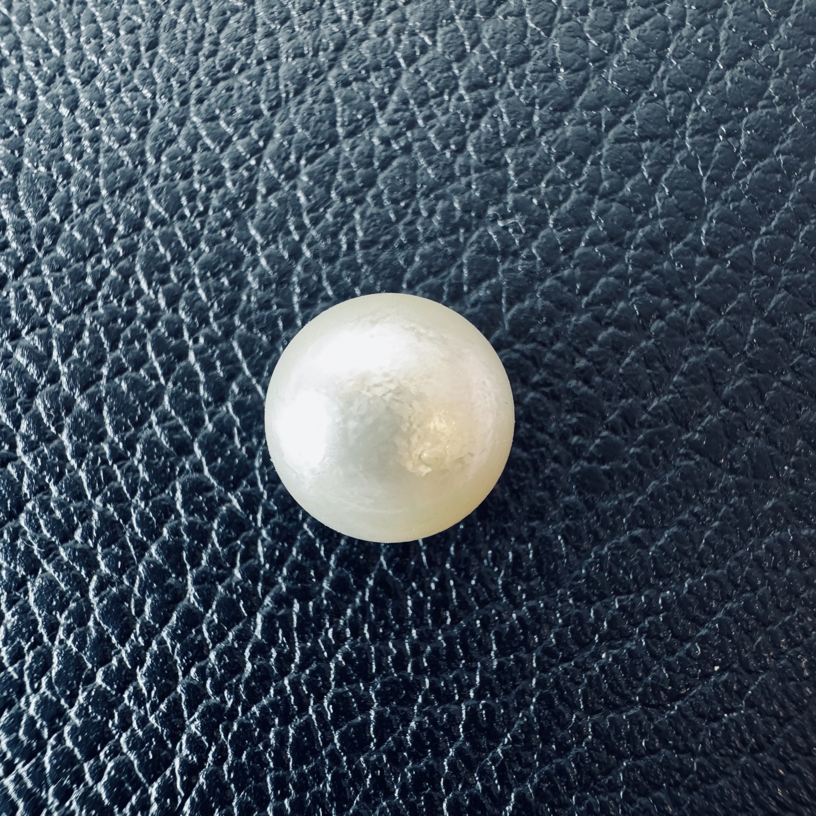 7.525 carat white South Sea loose pearl, 10.1mm round, AAA quality - Pure Pearls